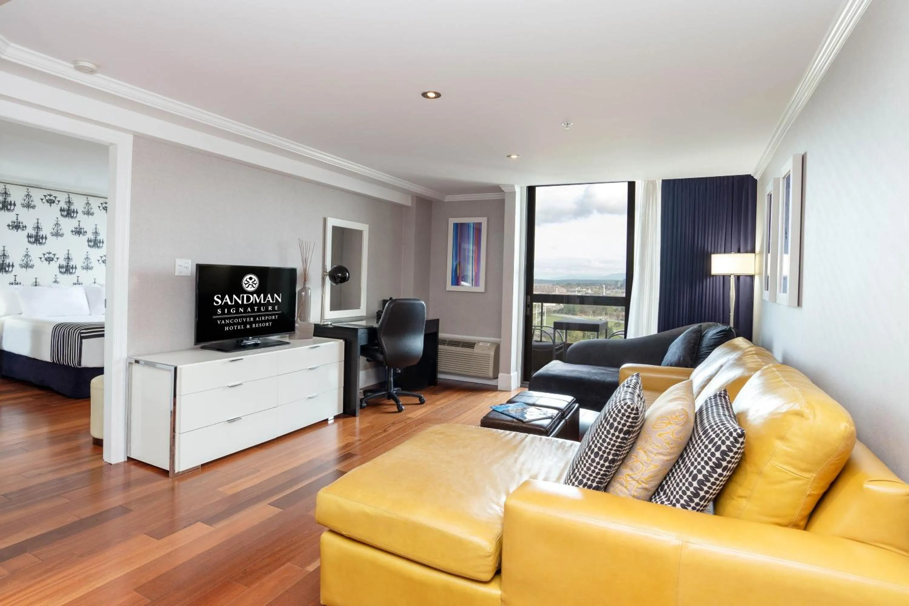 Photo of the whole room in Sandman Signature Vancouver Airport Hotel & Resort
