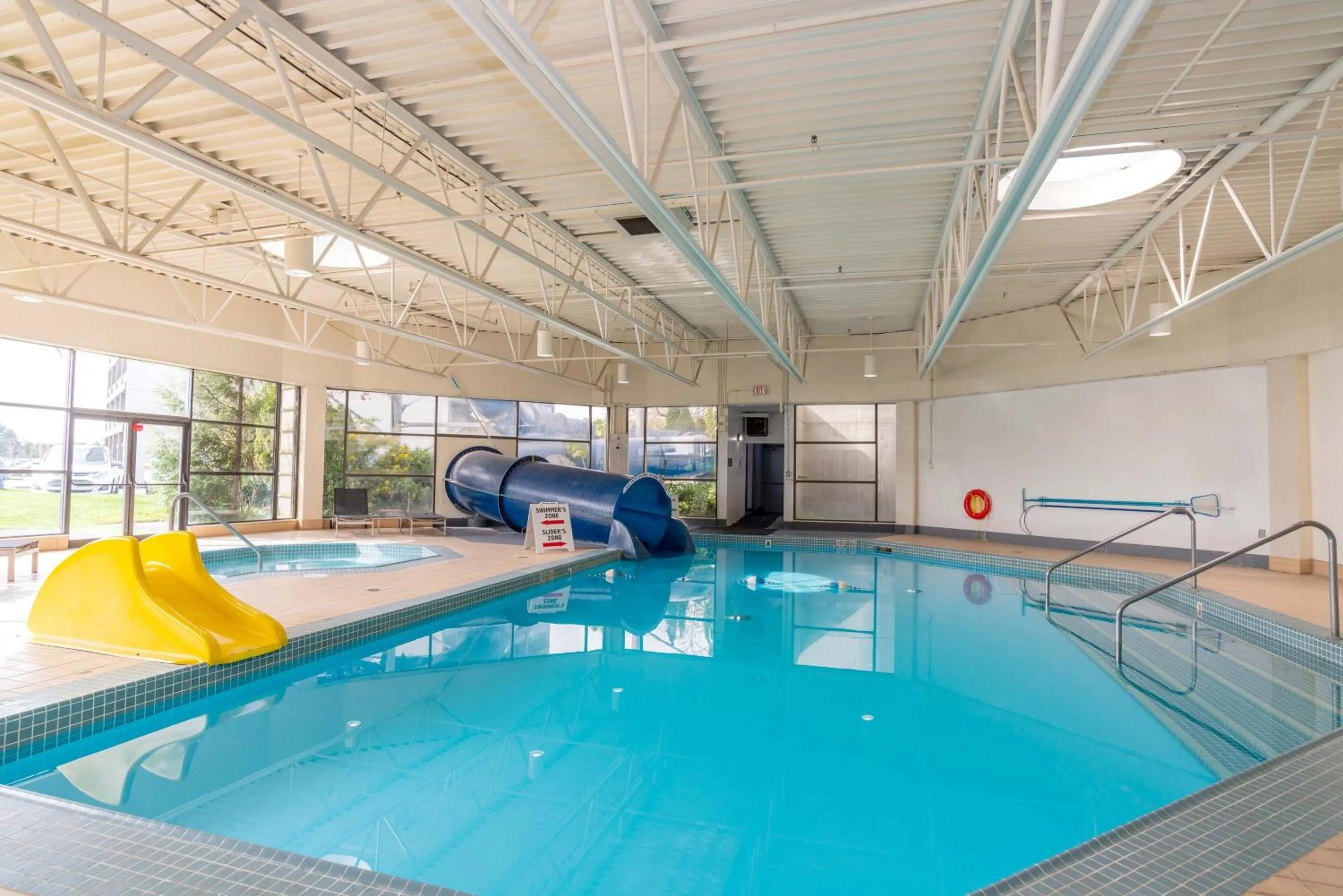 Swimming pool in Sandman Signature Vancouver Airport Hotel & Resort