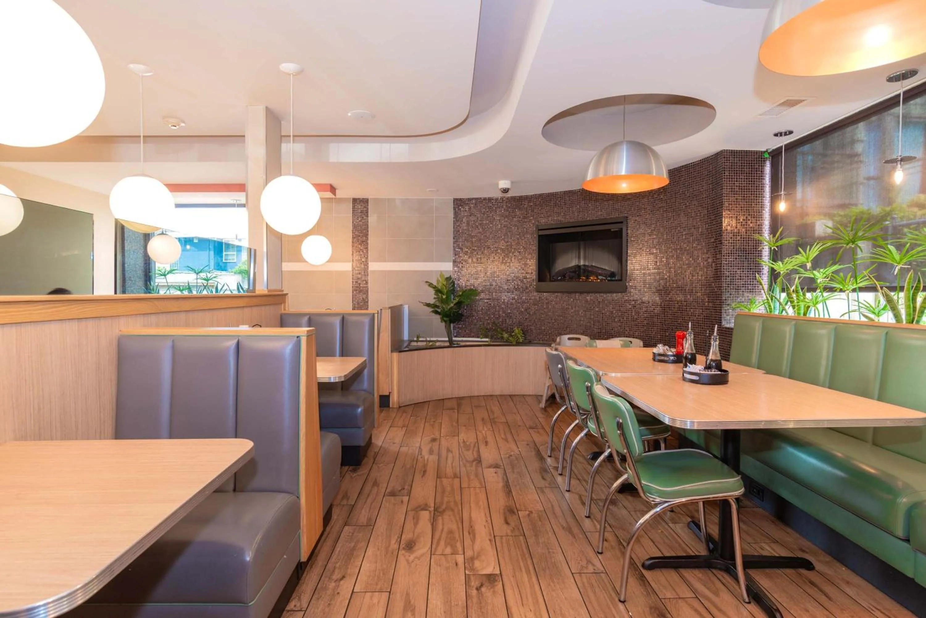 Restaurant/places to eat in Sandman Signature Vancouver Airport Hotel & Resort