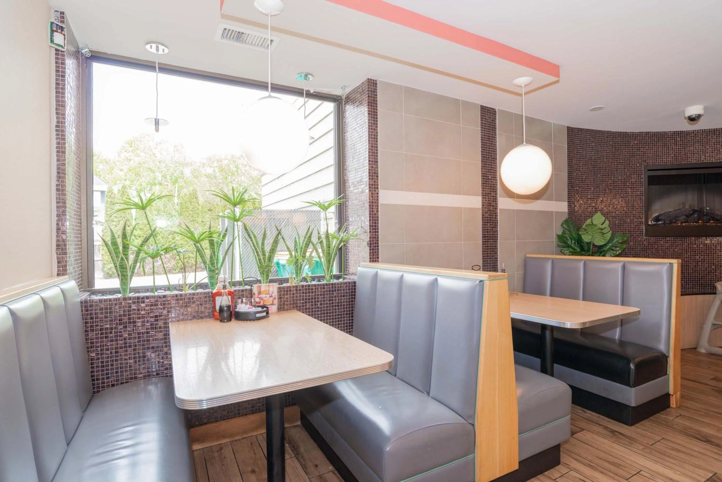 Restaurant/places to eat in Sandman Signature Vancouver Airport Hotel & Resort