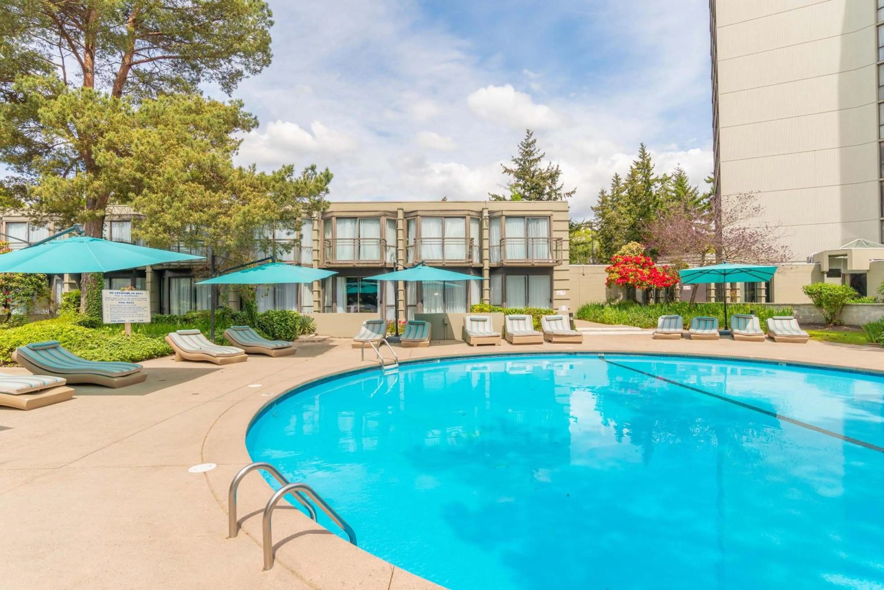Swimming pool in Sandman Signature Vancouver Airport Hotel & Resort
