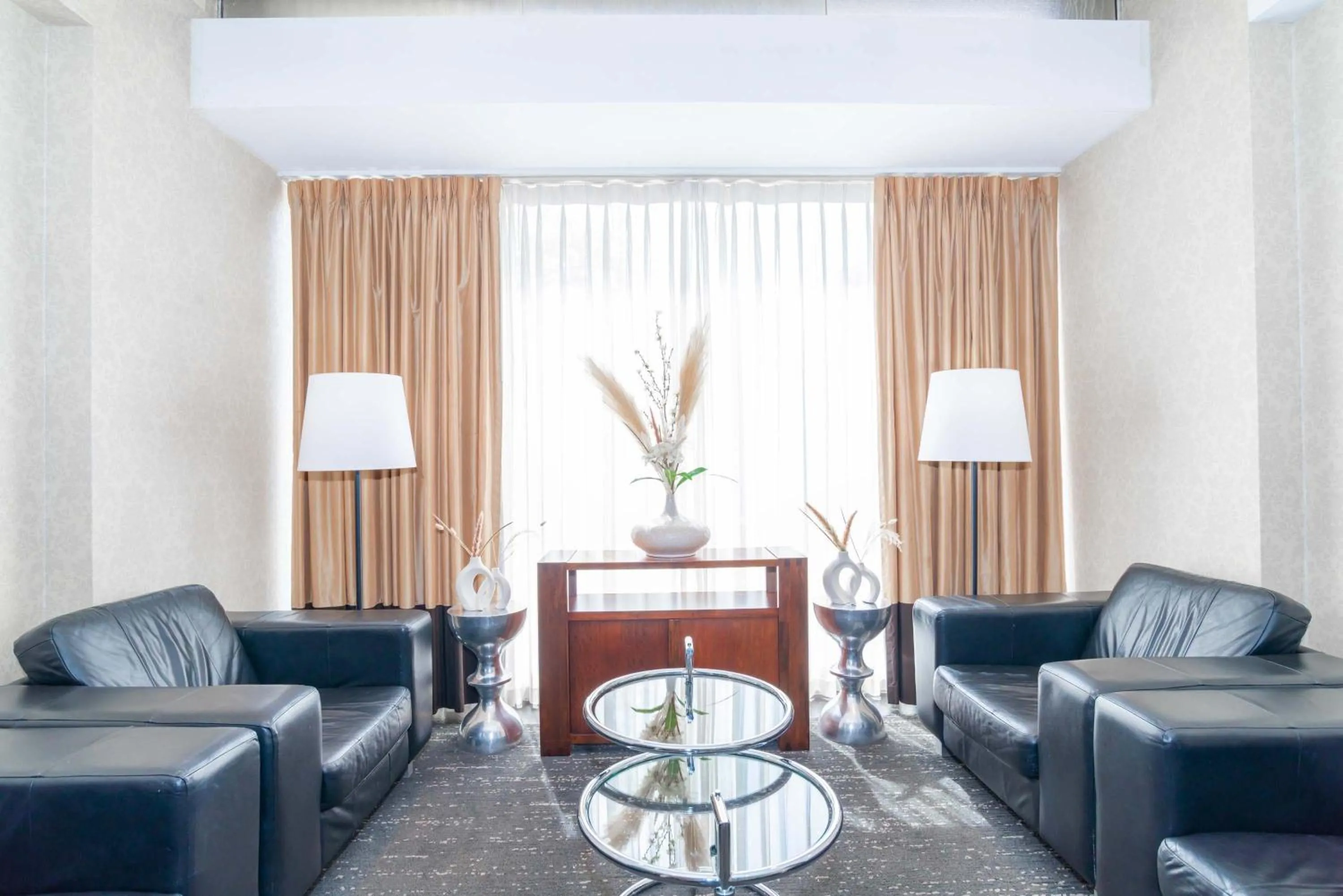 Lounge or bar in Sandman Signature Vancouver Airport Hotel & Resort