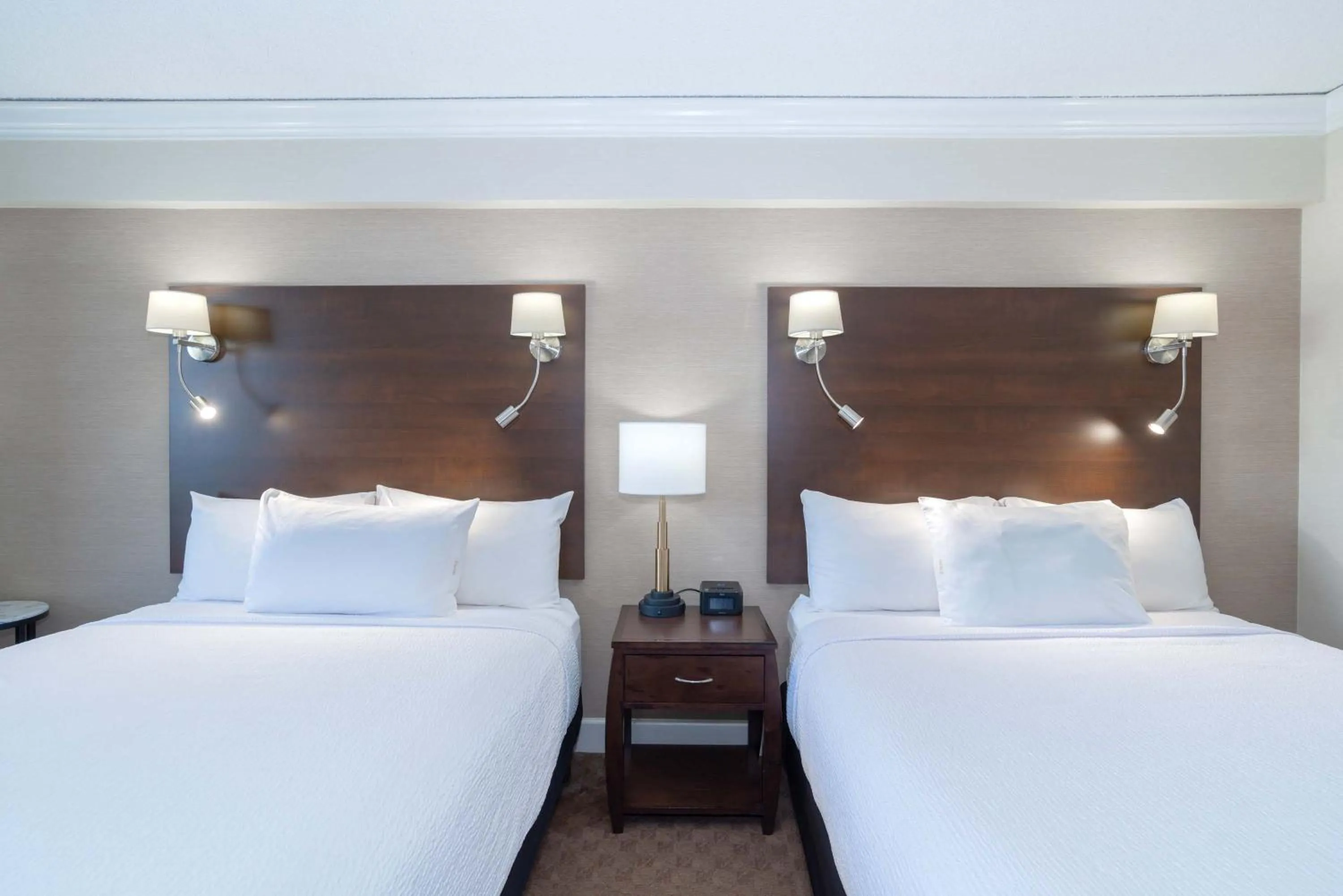 Photo of the whole room, Bed in Sandman Signature Vancouver Airport Hotel & Resort