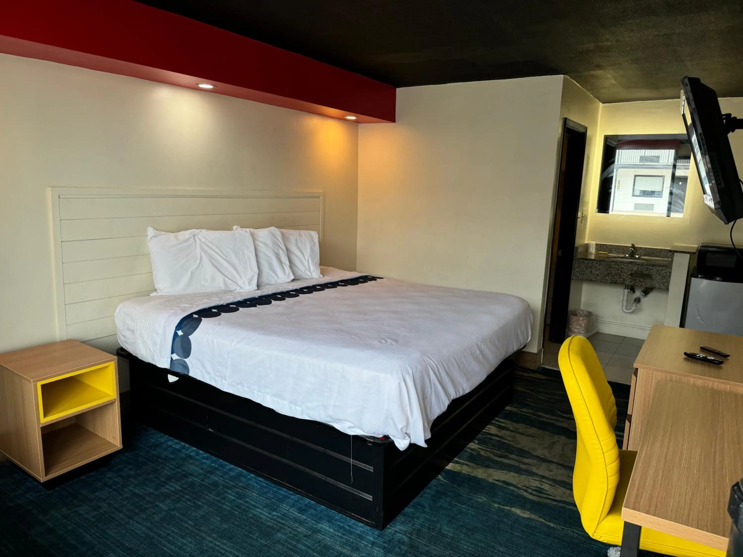 Bed in Ocean View Inn