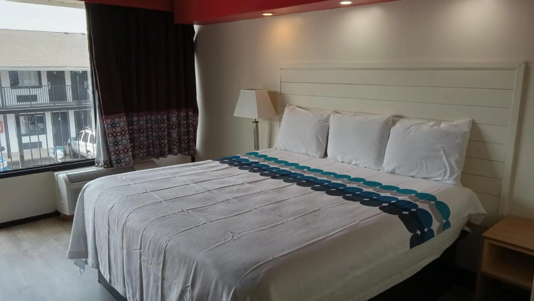 Bed in Ocean View Inn