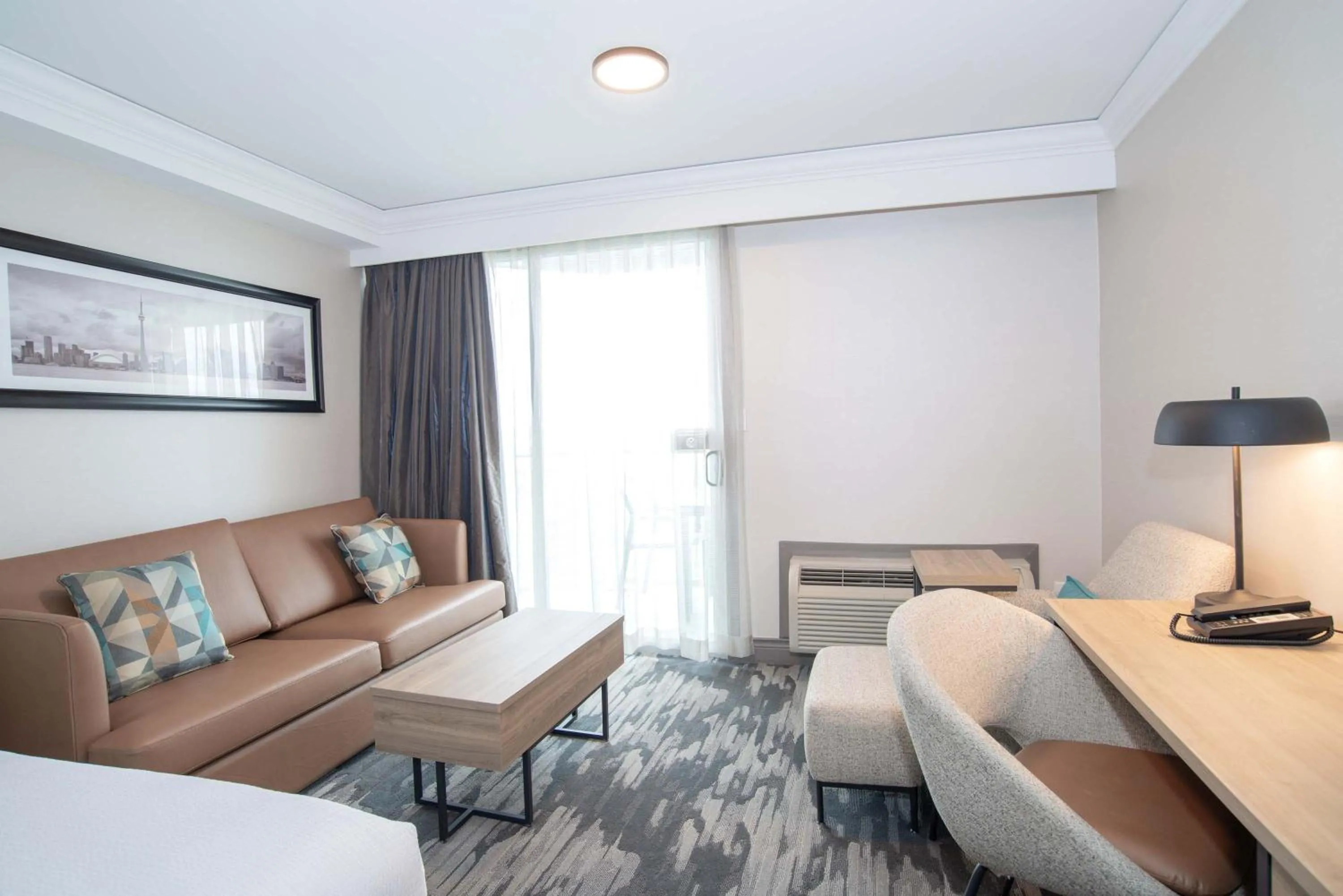 Photo of the whole room in Sandman Signature Toronto Airport Hotel