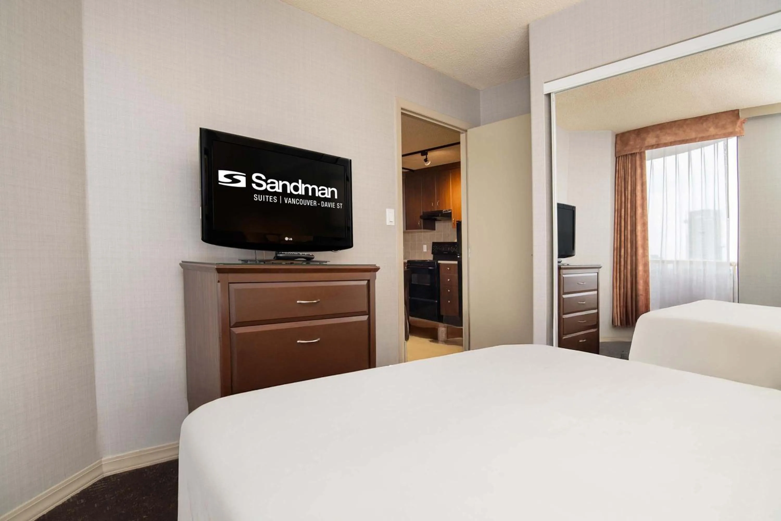 Photo of the whole room, Bed in Sandman Suites Vancouver on Davie