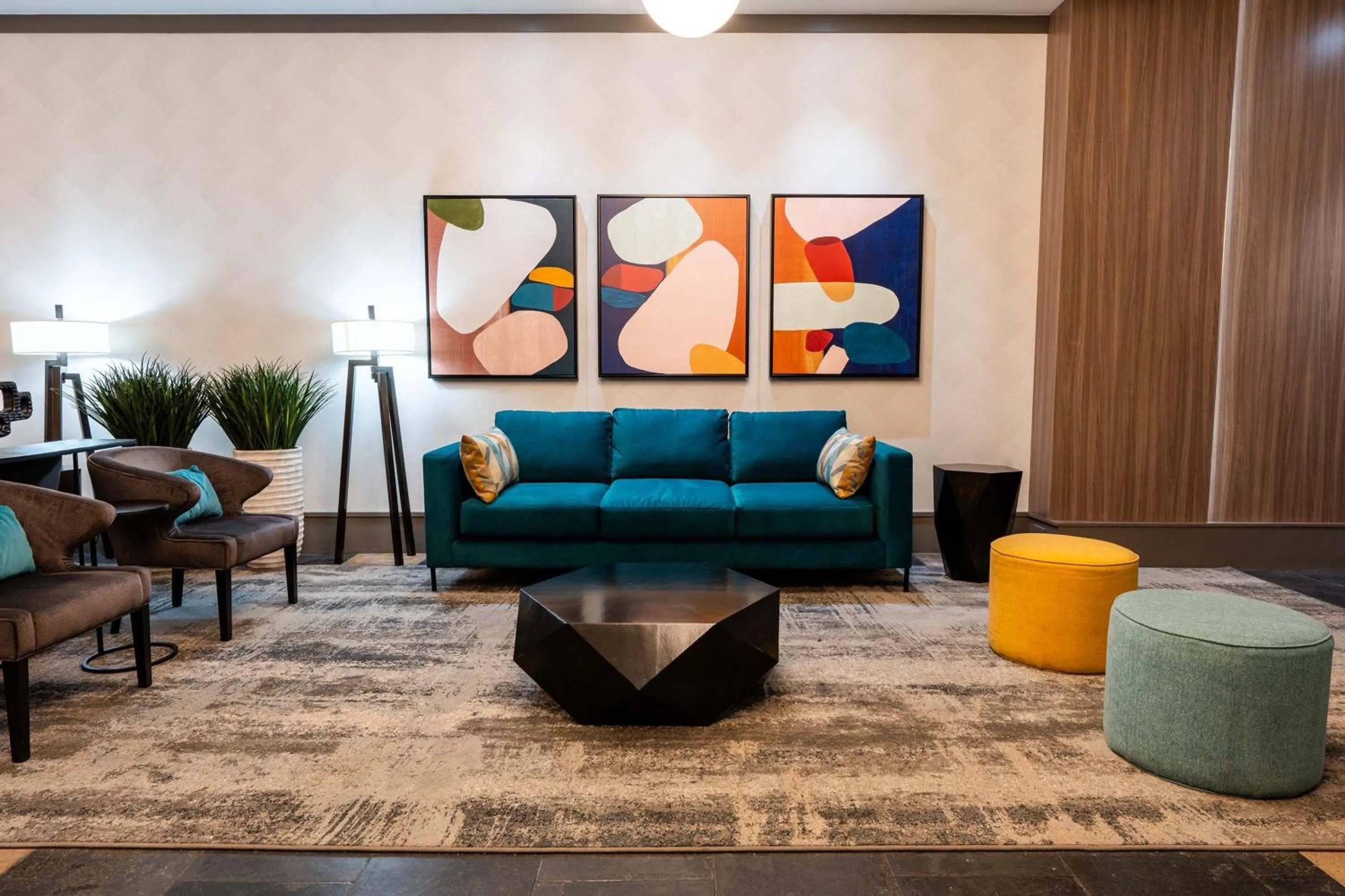 Lobby or reception in Sandman Suites Vancouver on Davie