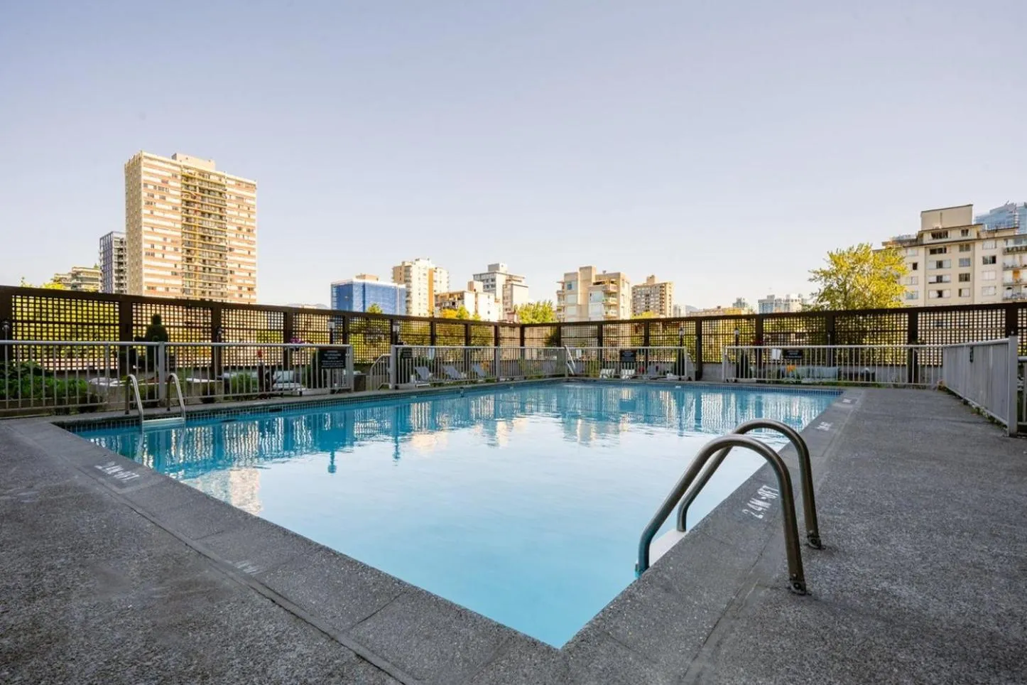 Swimming pool in Sandman Suites Vancouver on Davie