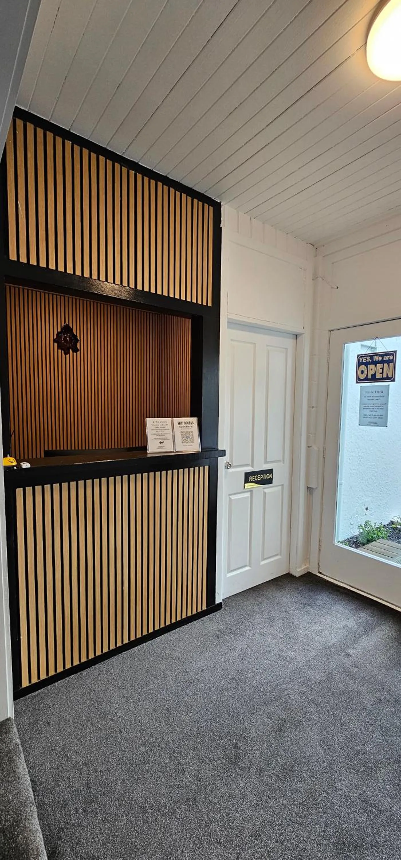 Facade/entrance in Kiwi As Guest House