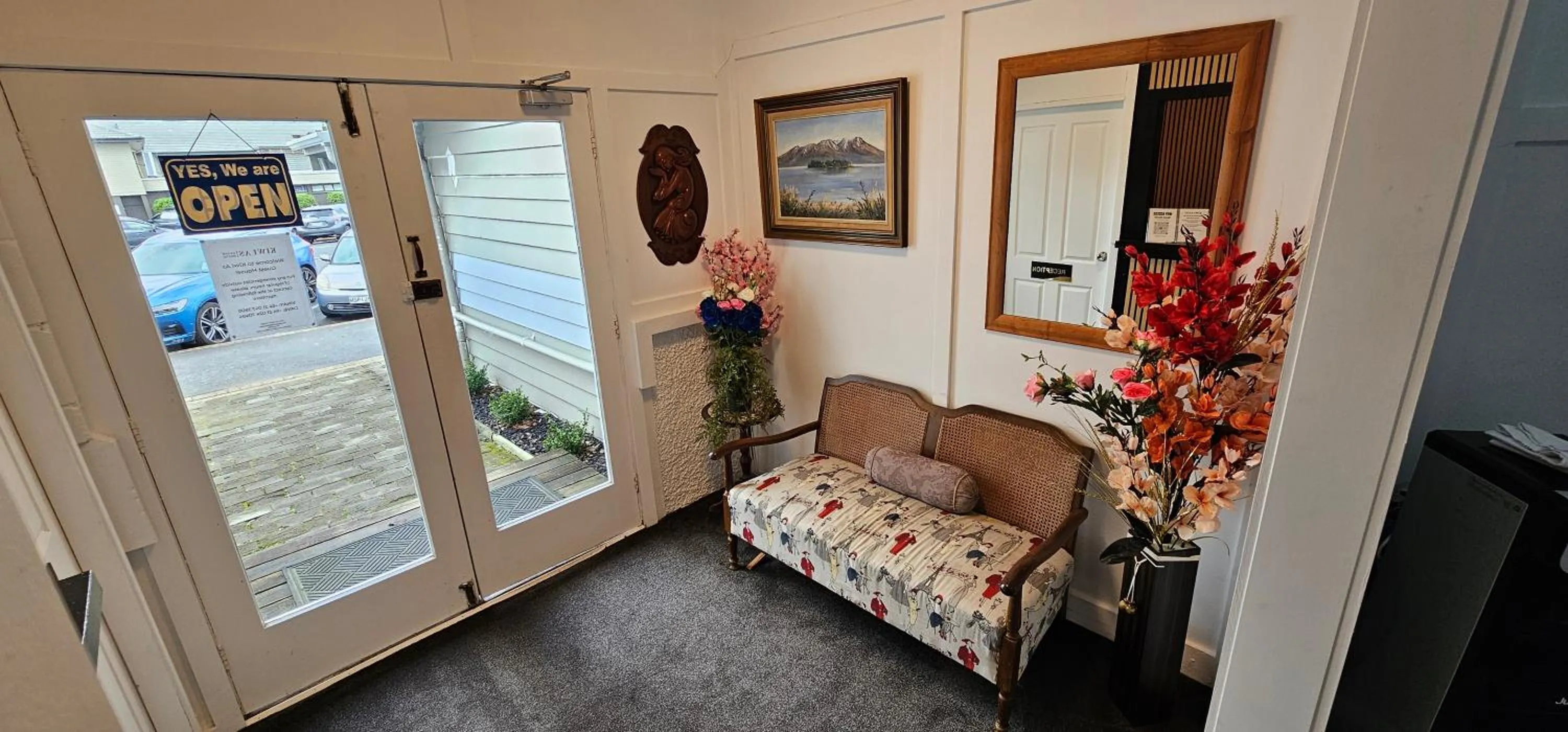 Facade/entrance in Kiwi As Guest House