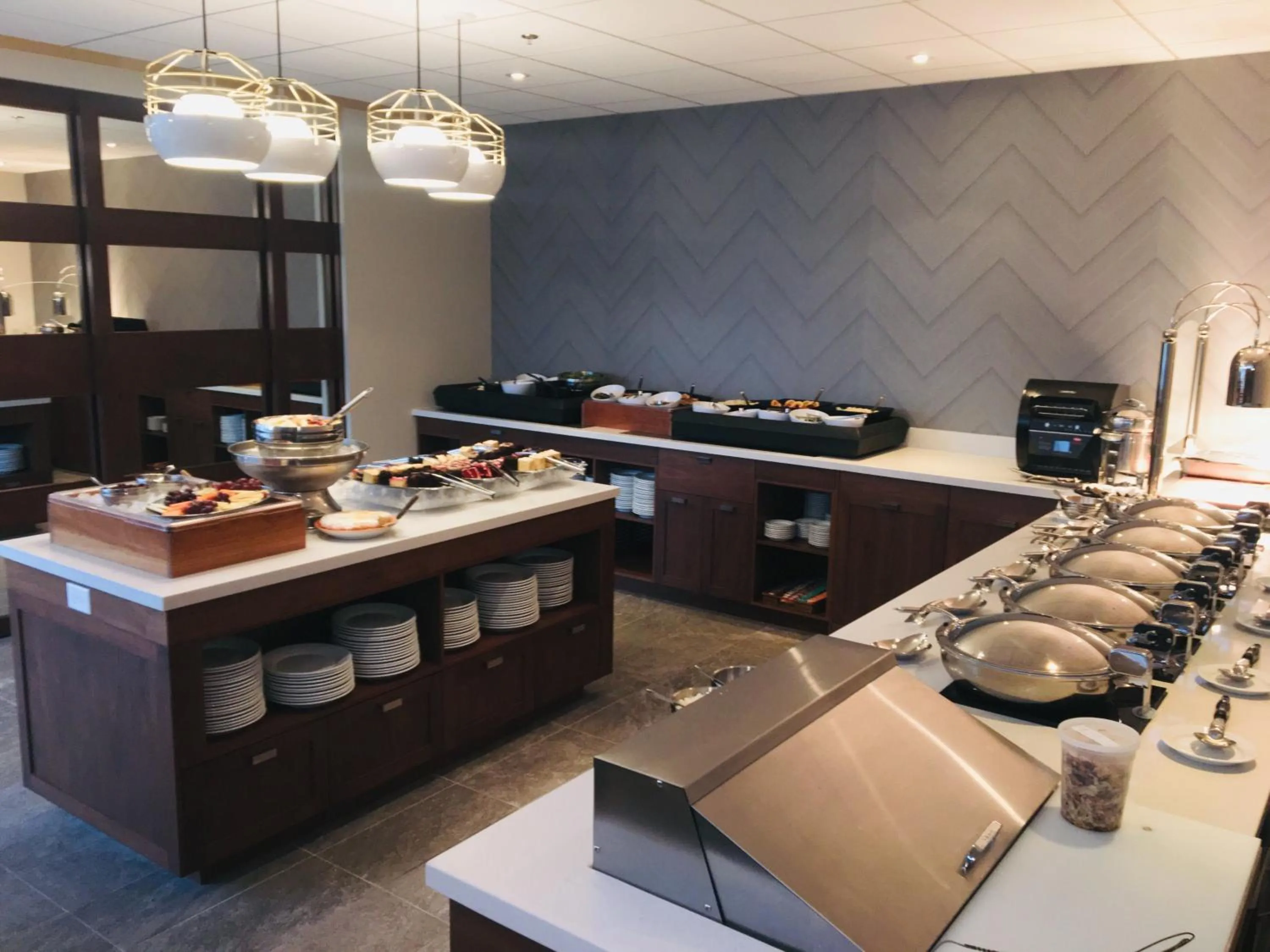 Restaurant/places to eat in Holiday Inn Montreal Longueuil by IHG