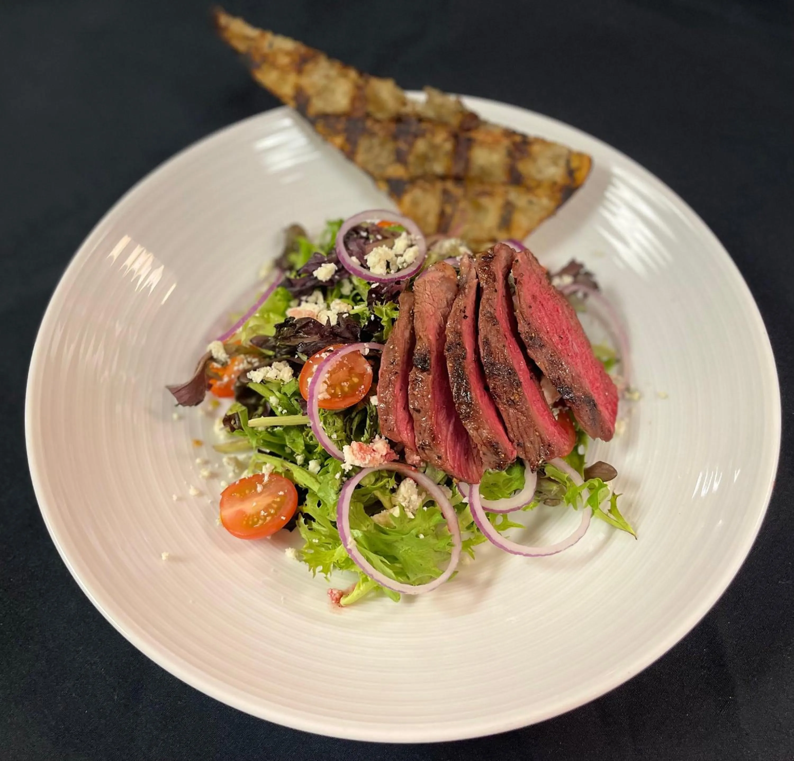 Restaurant/places to eat in Holiday Inn Montreal Longueuil by IHG