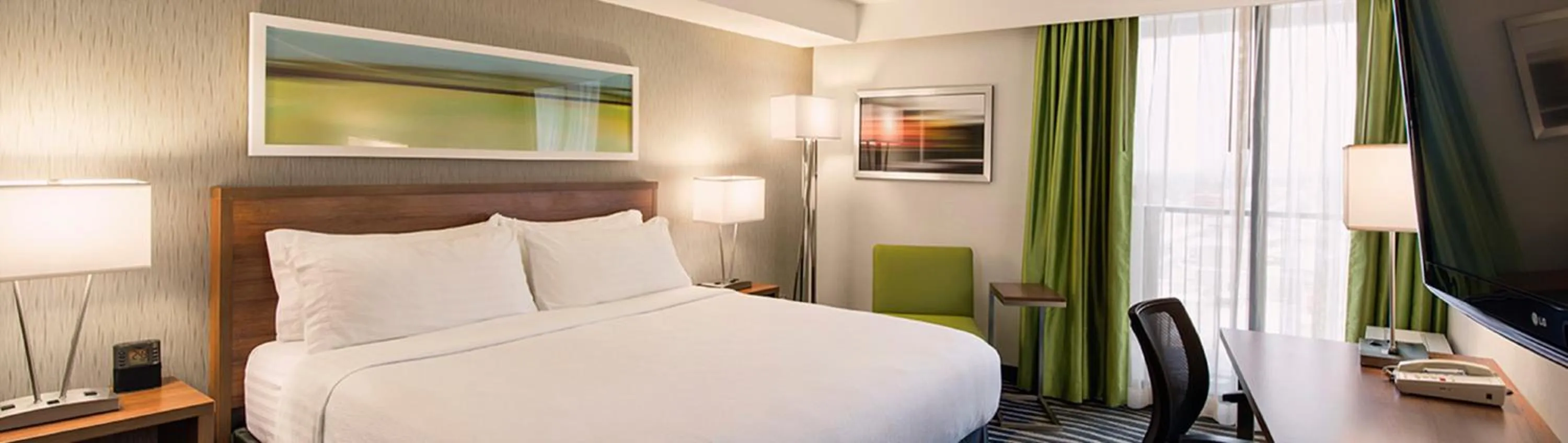 Bed in Holiday Inn Winnipeg - Airport West, an IHG Hotel