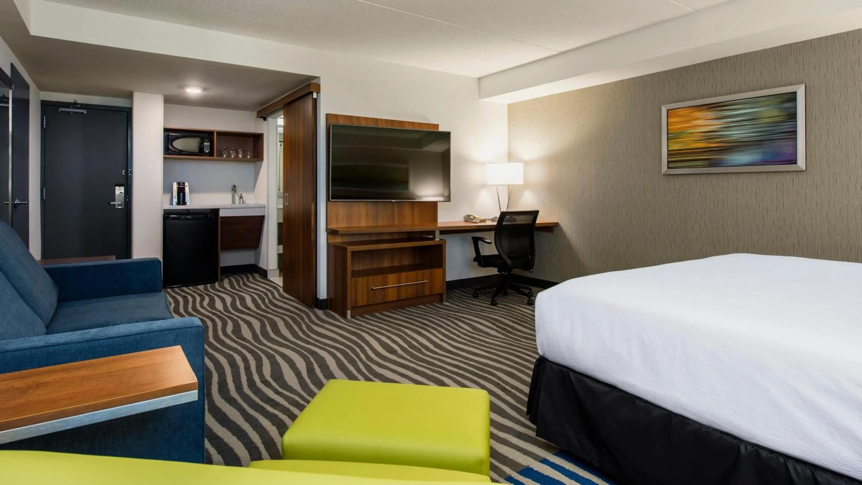 Photo of the whole room, Bed in Holiday Inn Winnipeg - Airport West, an IHG Hotel