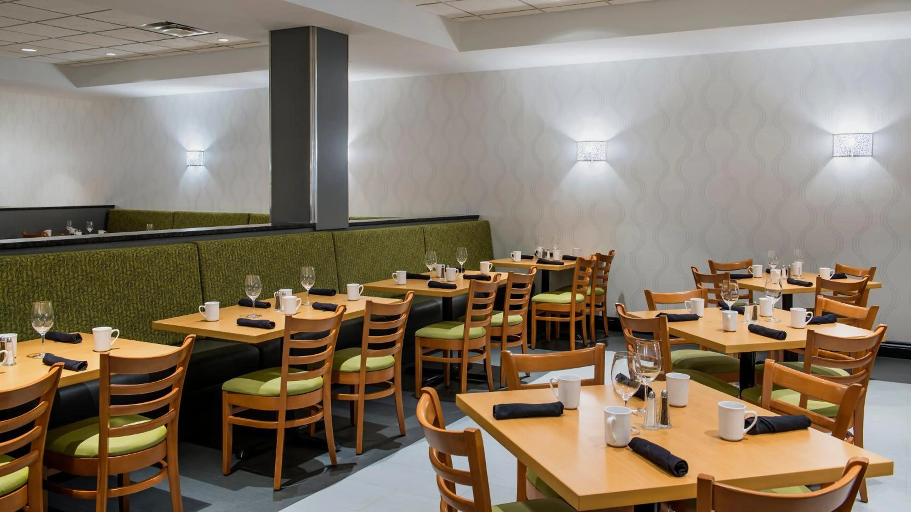 Restaurant/places to eat in Holiday Inn Winnipeg - Airport West, an IHG Hotel