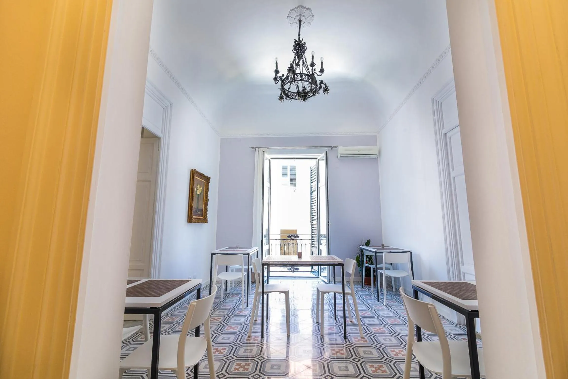 Lounge or bar in Liberty Suites