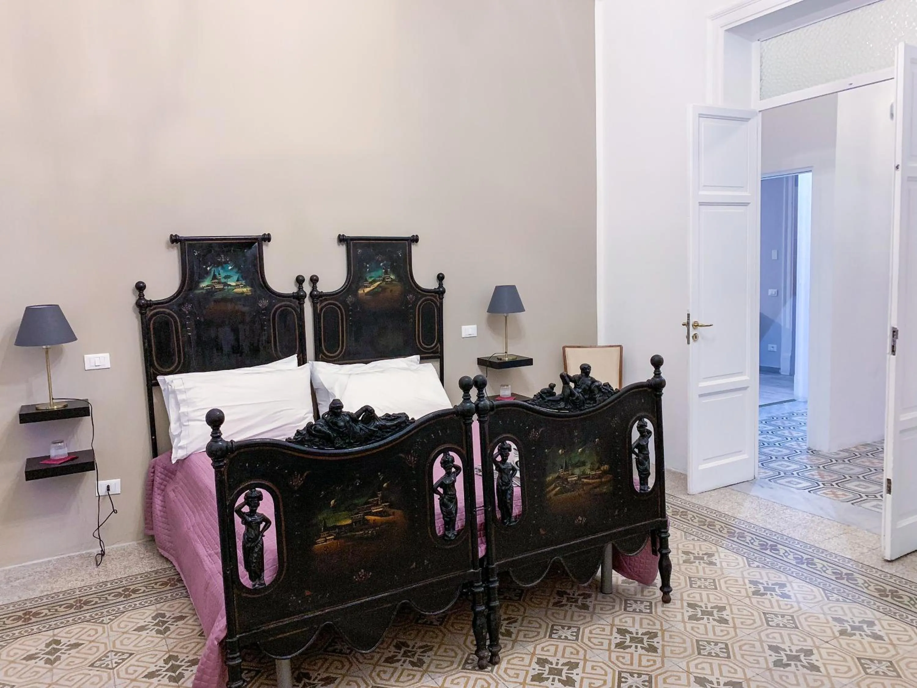 Photo of the whole room in Liberty Suites