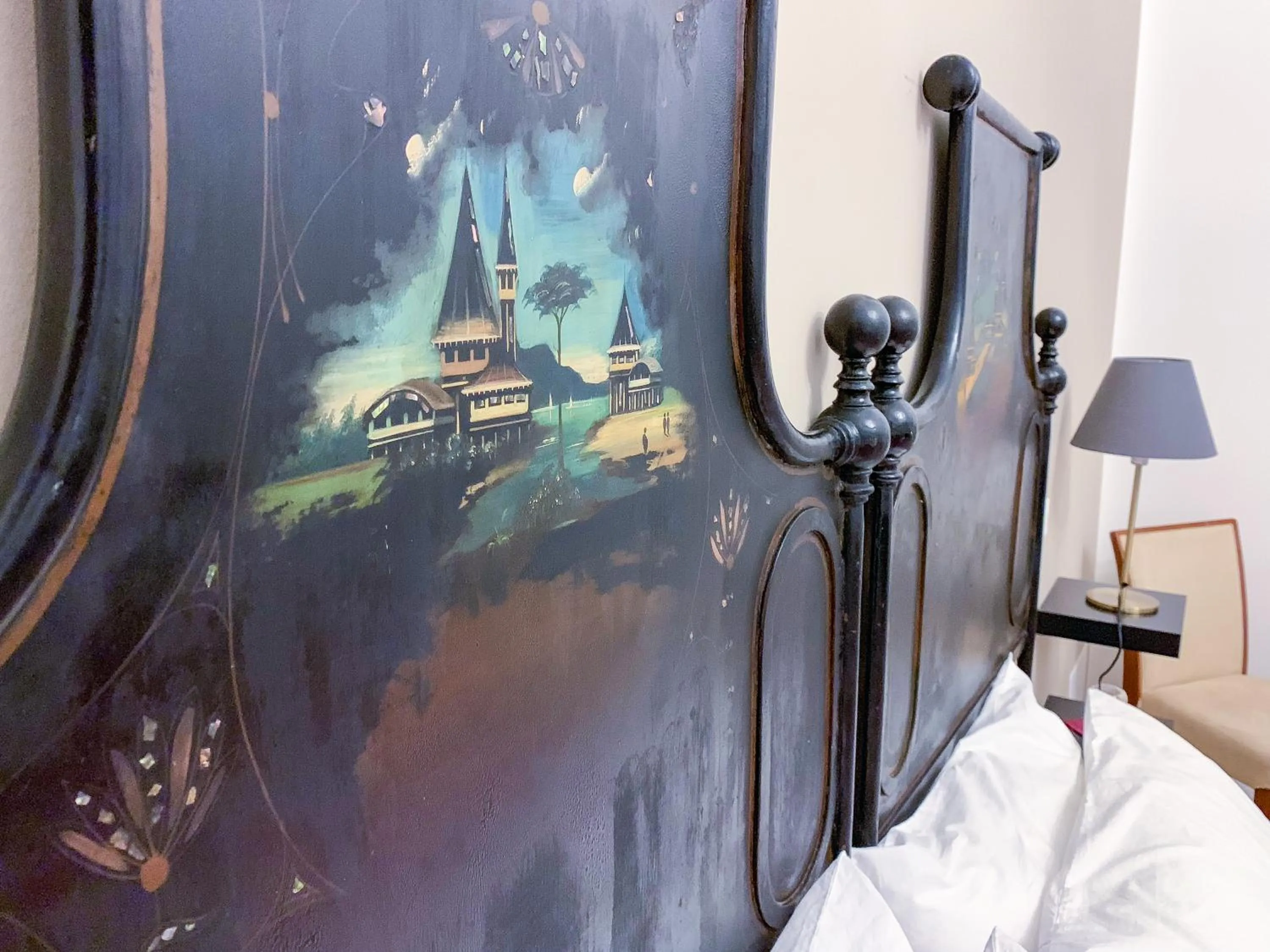 Decorative detail, Bed in Liberty Suites