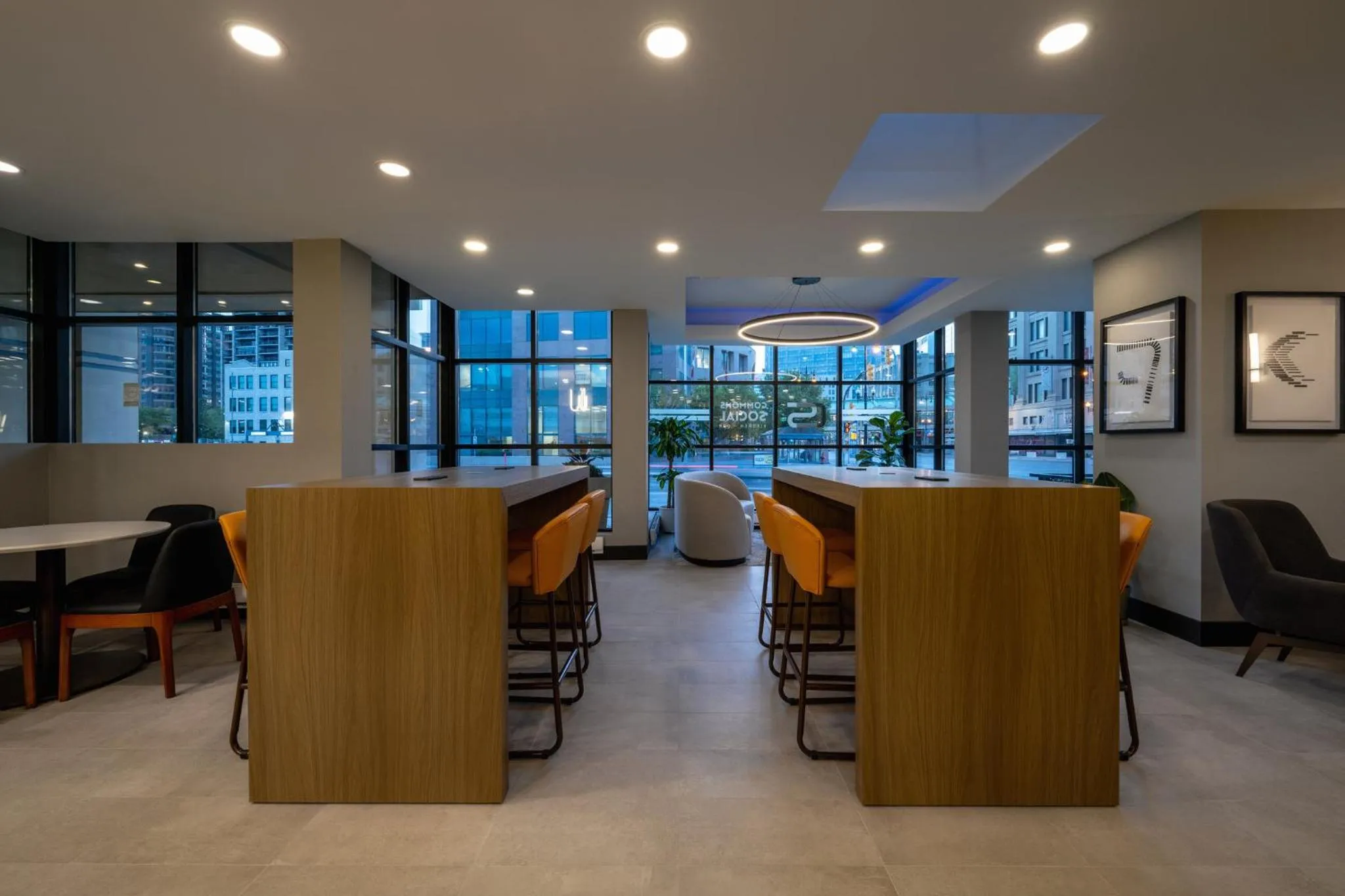 Restaurant/places to eat in Holiday Inn & Suites Winnipeg Downtown by IHG