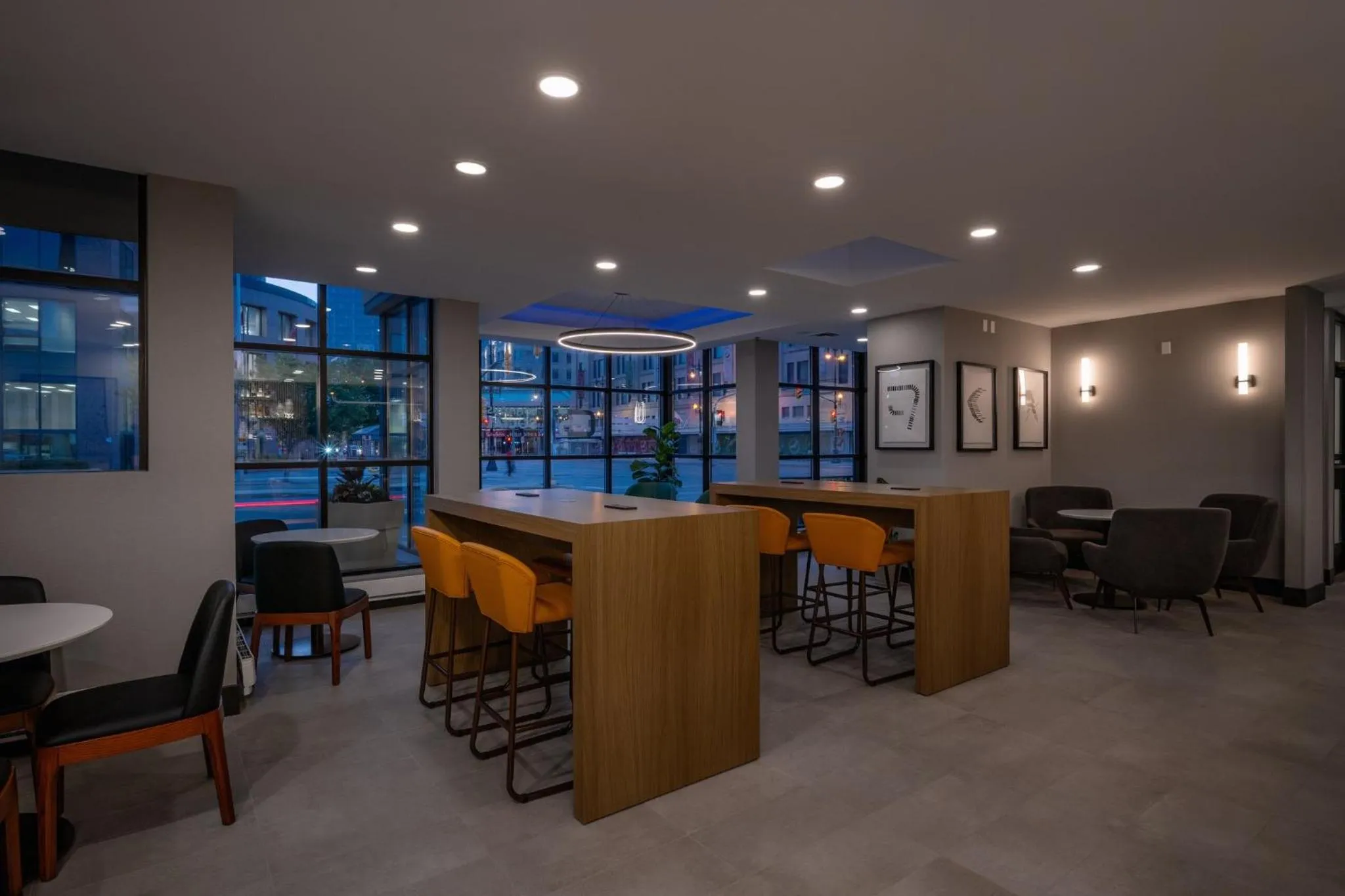 Restaurant/places to eat in Holiday Inn & Suites Winnipeg Downtown by IHG