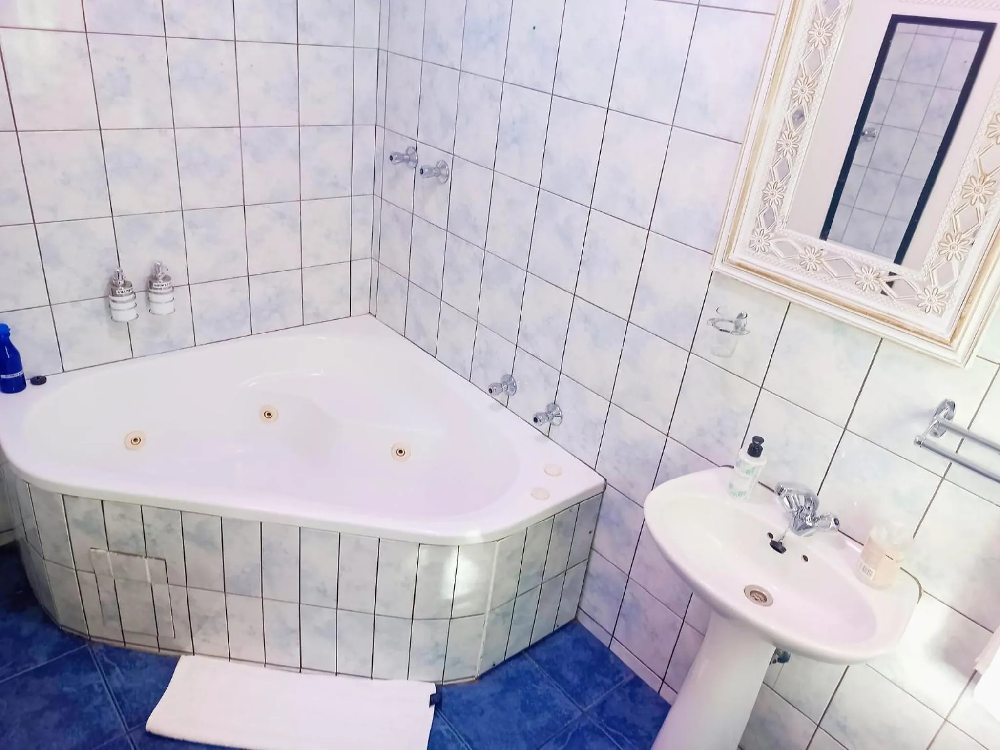 Hot Tub in Queensburgh B&B or Self Catering