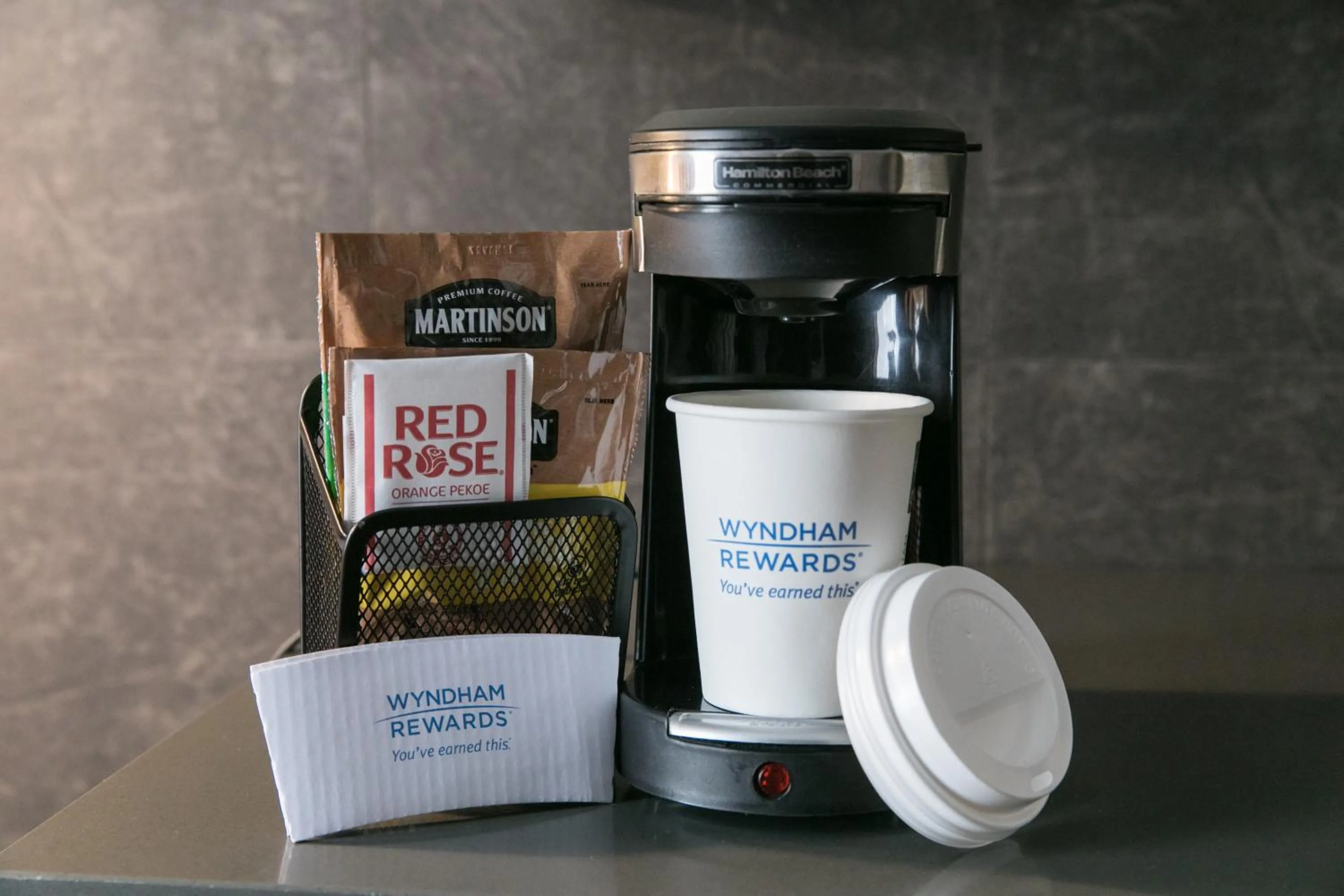 Coffee/tea facilities in Days Inn by Wyndham Vancouver Airport