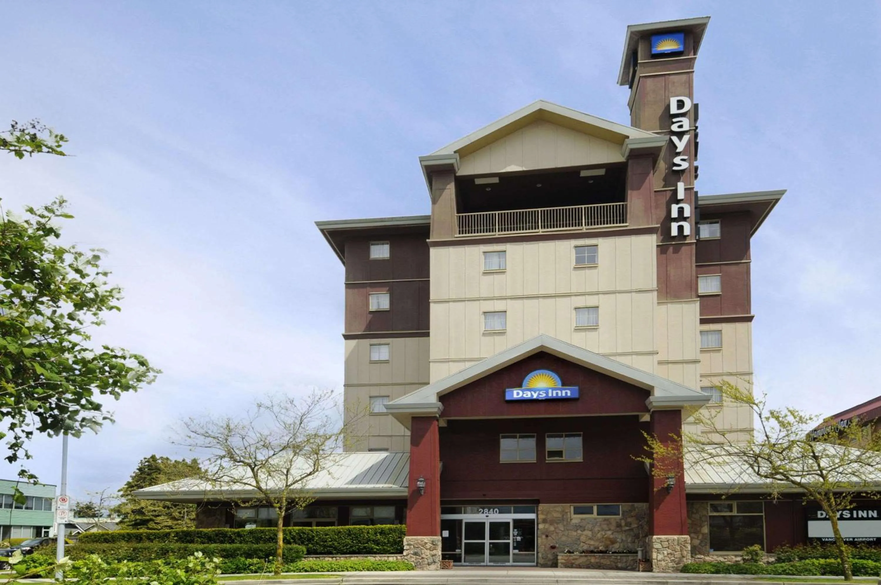 Property building in Days Inn by Wyndham Vancouver Airport