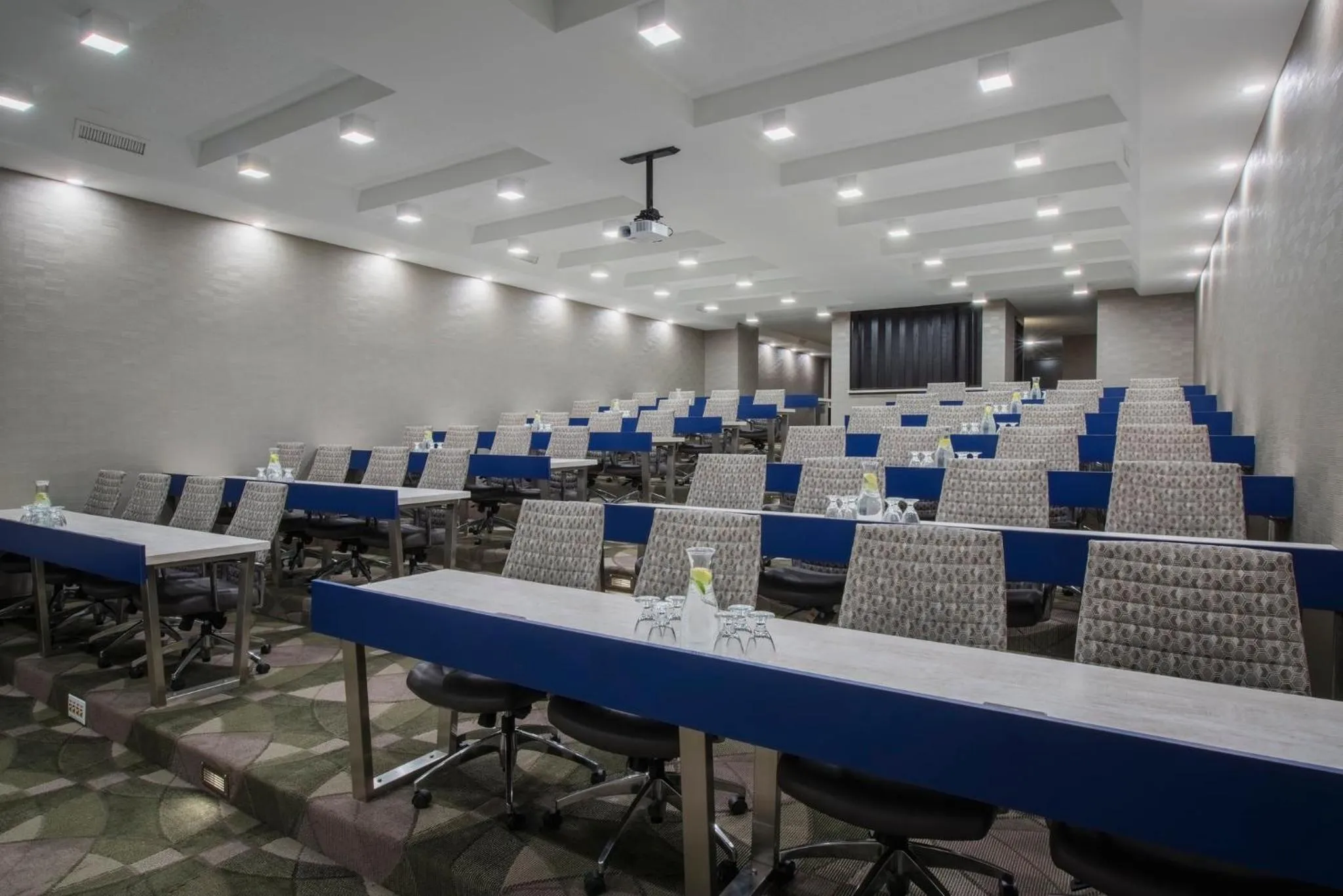 Meeting/conference room in Holiday Inn Winnipeg-South by IHG
