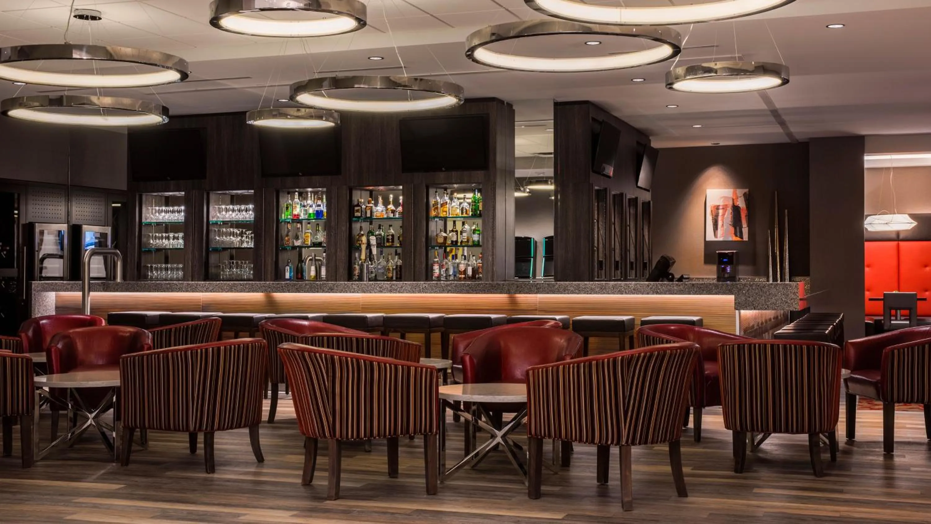 Lounge or bar in Holiday Inn Winnipeg-South by IHG