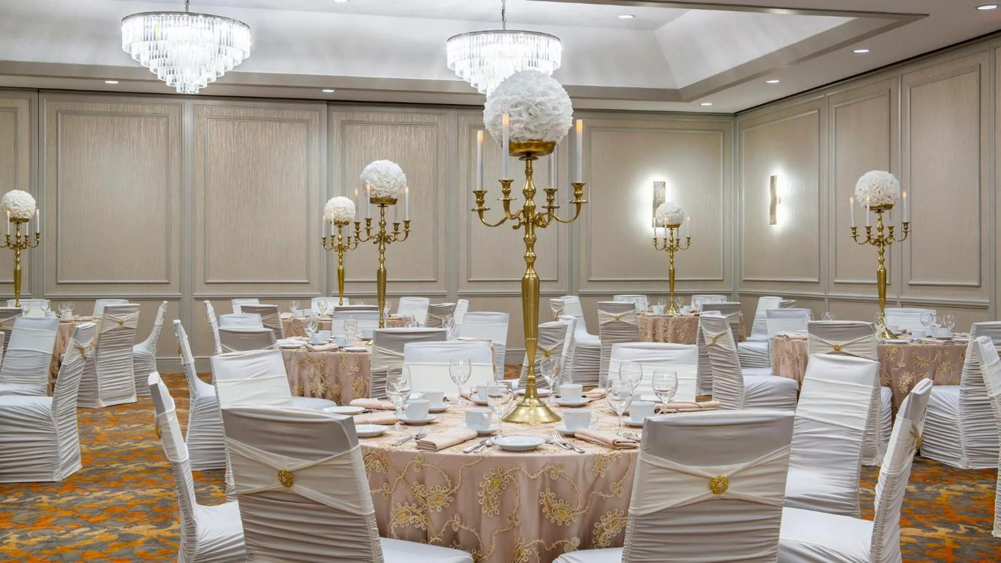 Meeting/conference room in Holiday Inn Winnipeg-South by IHG