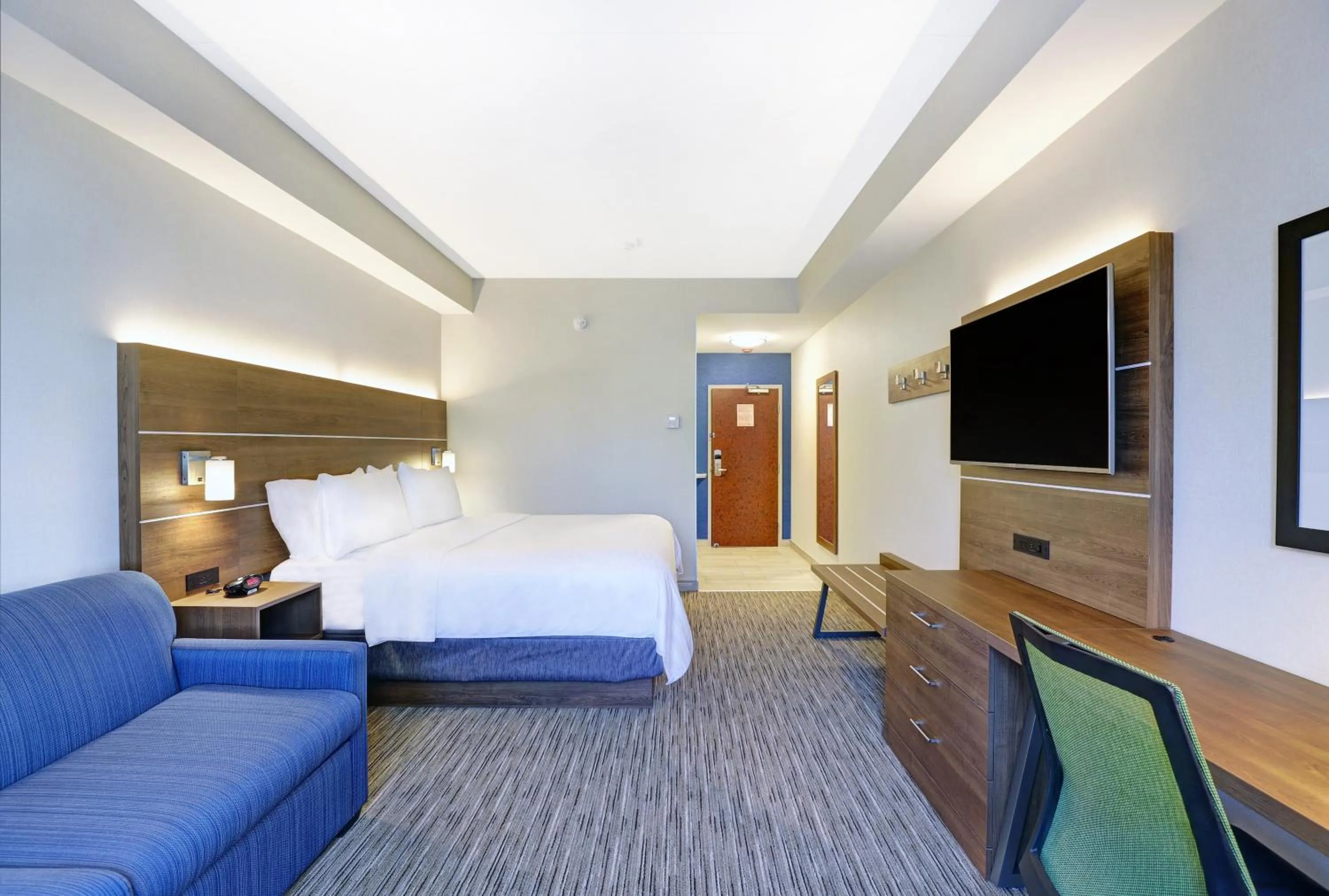 Photo of the whole room, Bed in Holiday Inn Express Whitby Oshawa by IHG