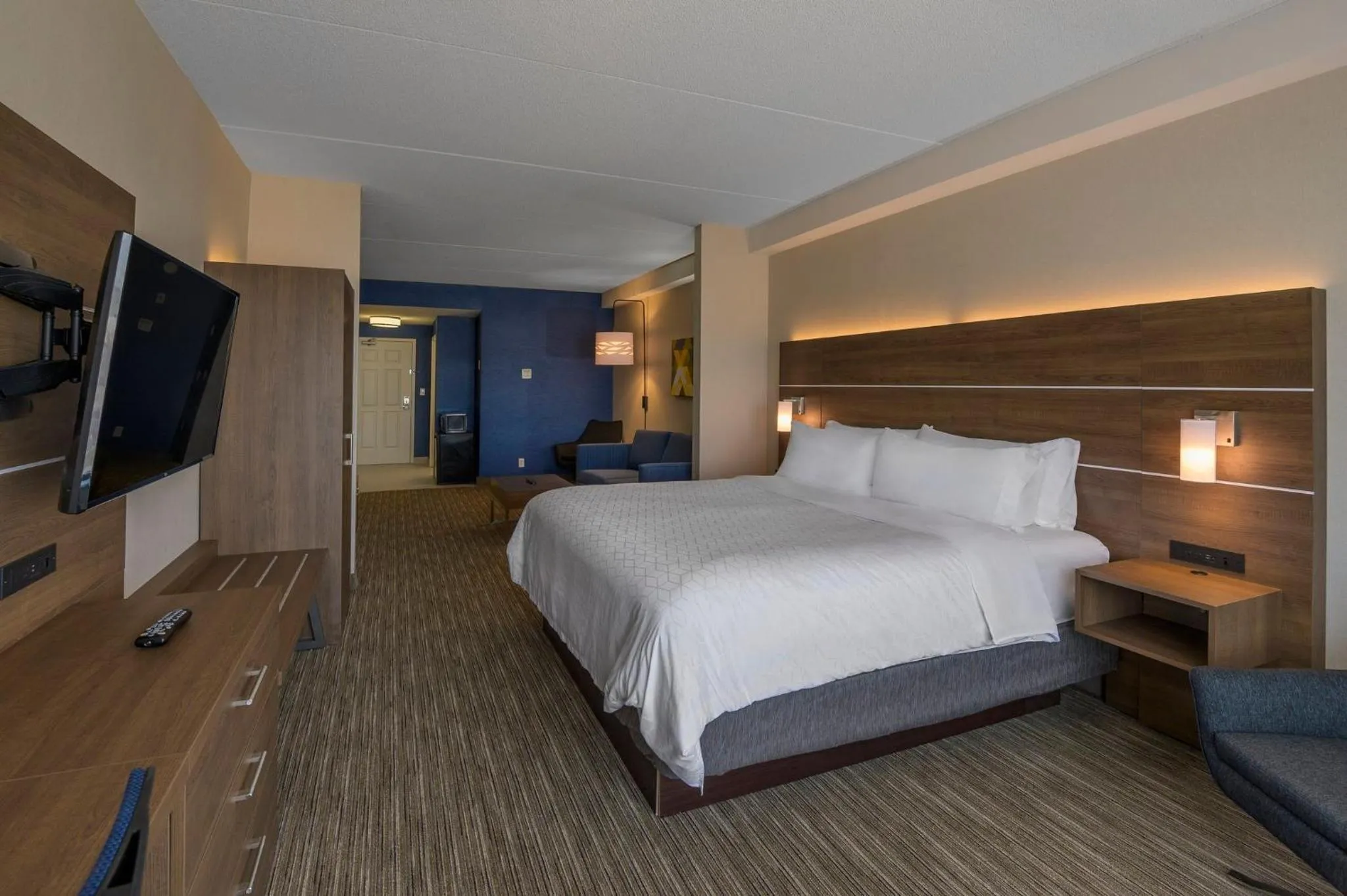 Photo of the whole room, Bed in Holiday Inn Express Hotel & Suites North Bay by IHG