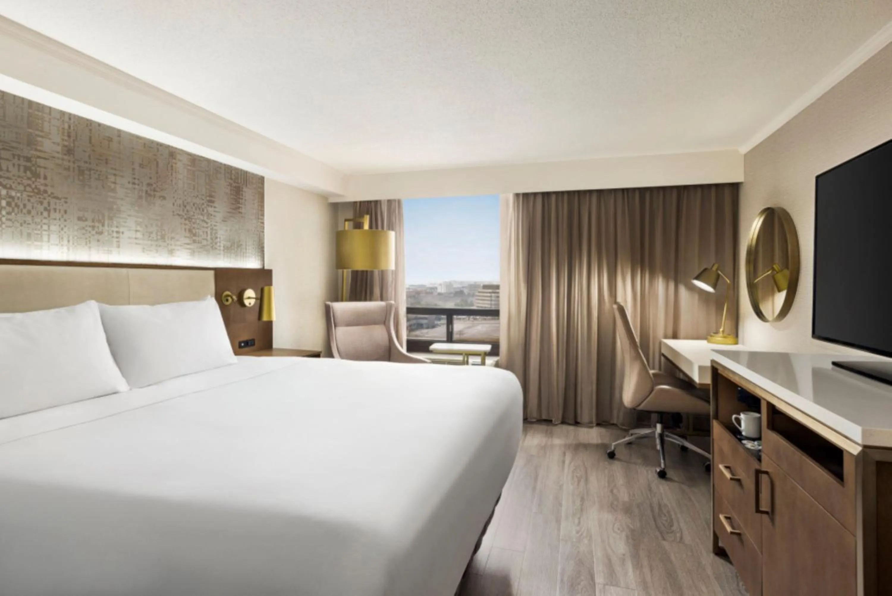 Photo of the whole room, Bed in Crowne Plaza Toronto Airport by IHG