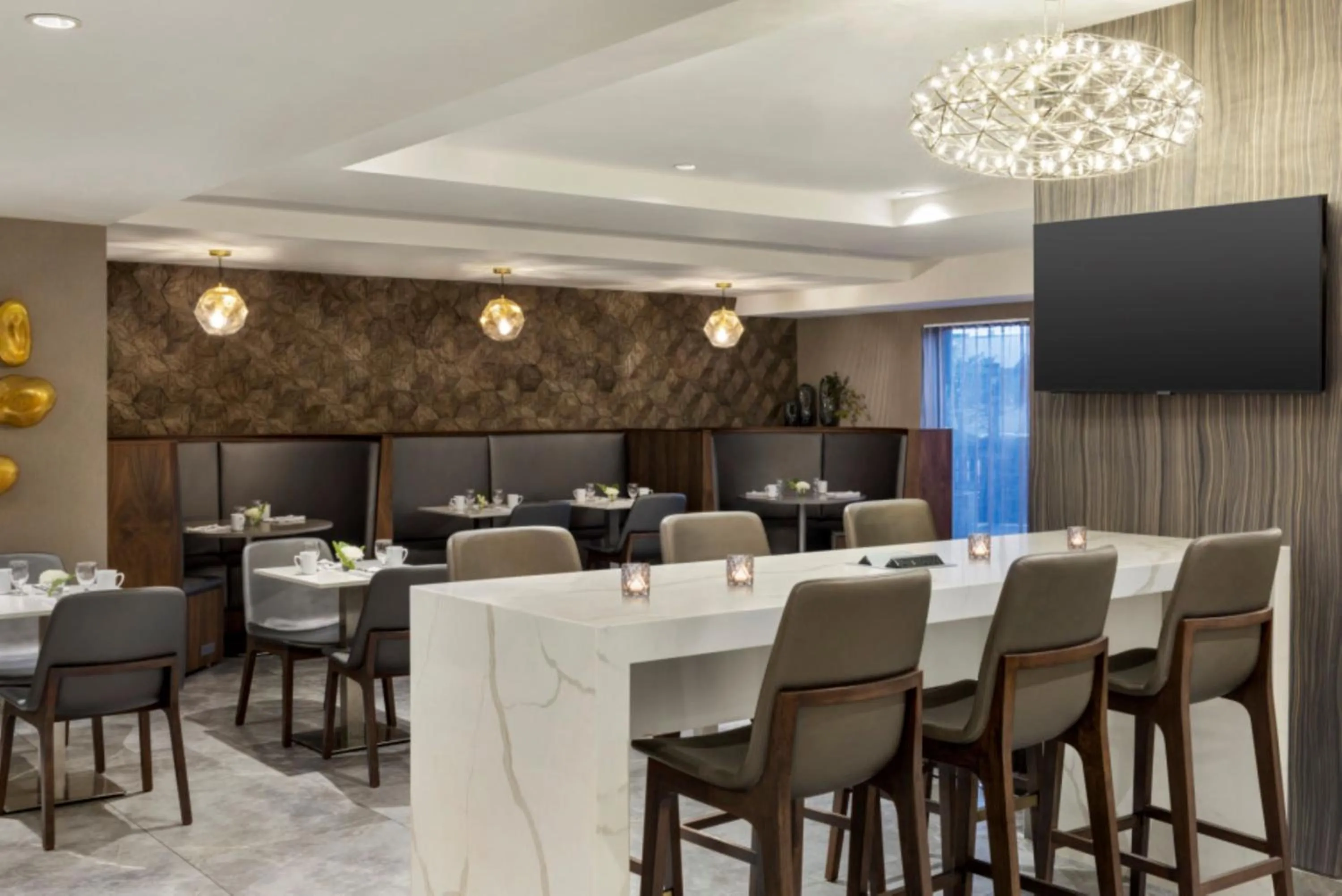 Restaurant/places to eat in Crowne Plaza Toronto Airport by IHG