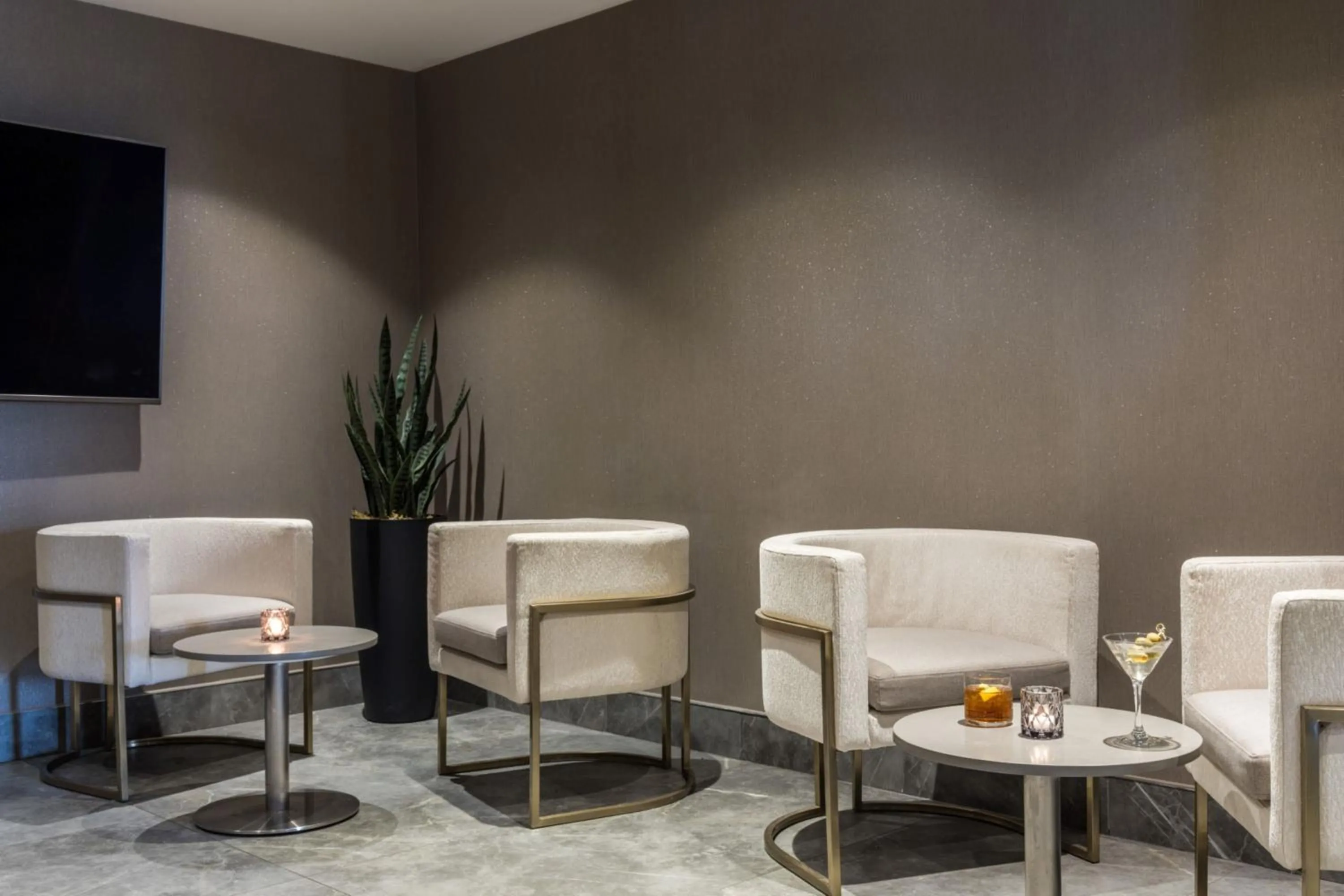 Lounge or bar in Crowne Plaza Toronto Airport by IHG