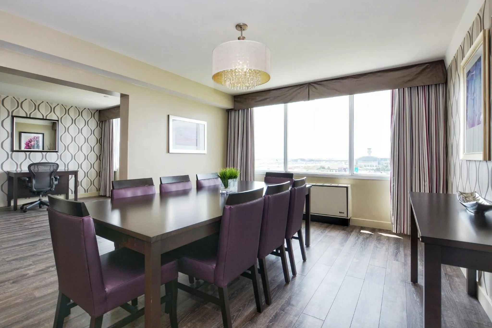 Photo of the whole room in Holiday Inn Toronto International Airport by IHG