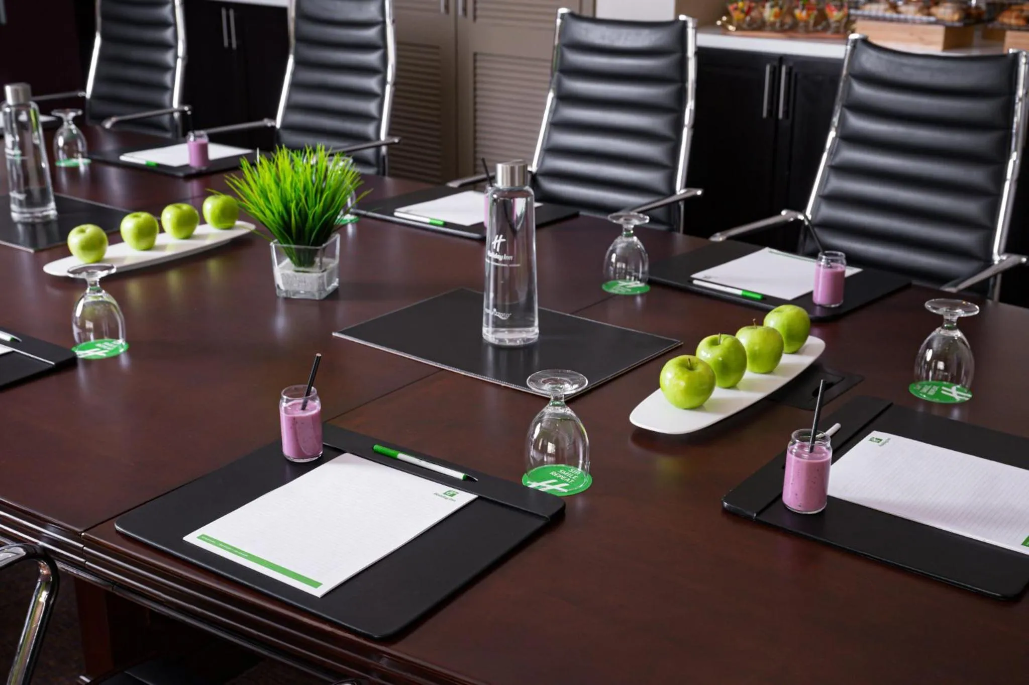 Meeting/conference room in Holiday Inn Toronto International Airport by IHG