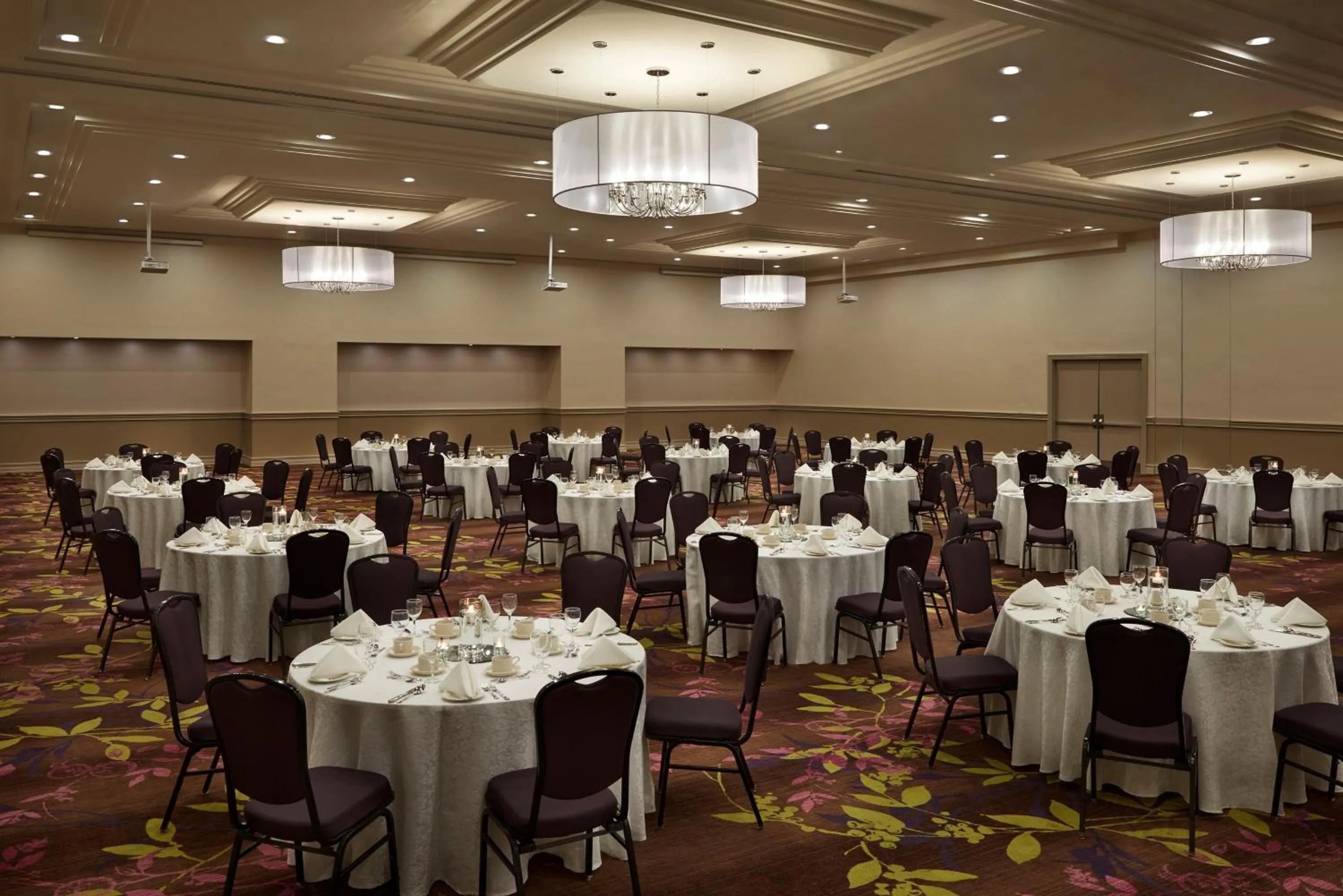 Meeting/conference room in Holiday Inn Toronto International Airport by IHG