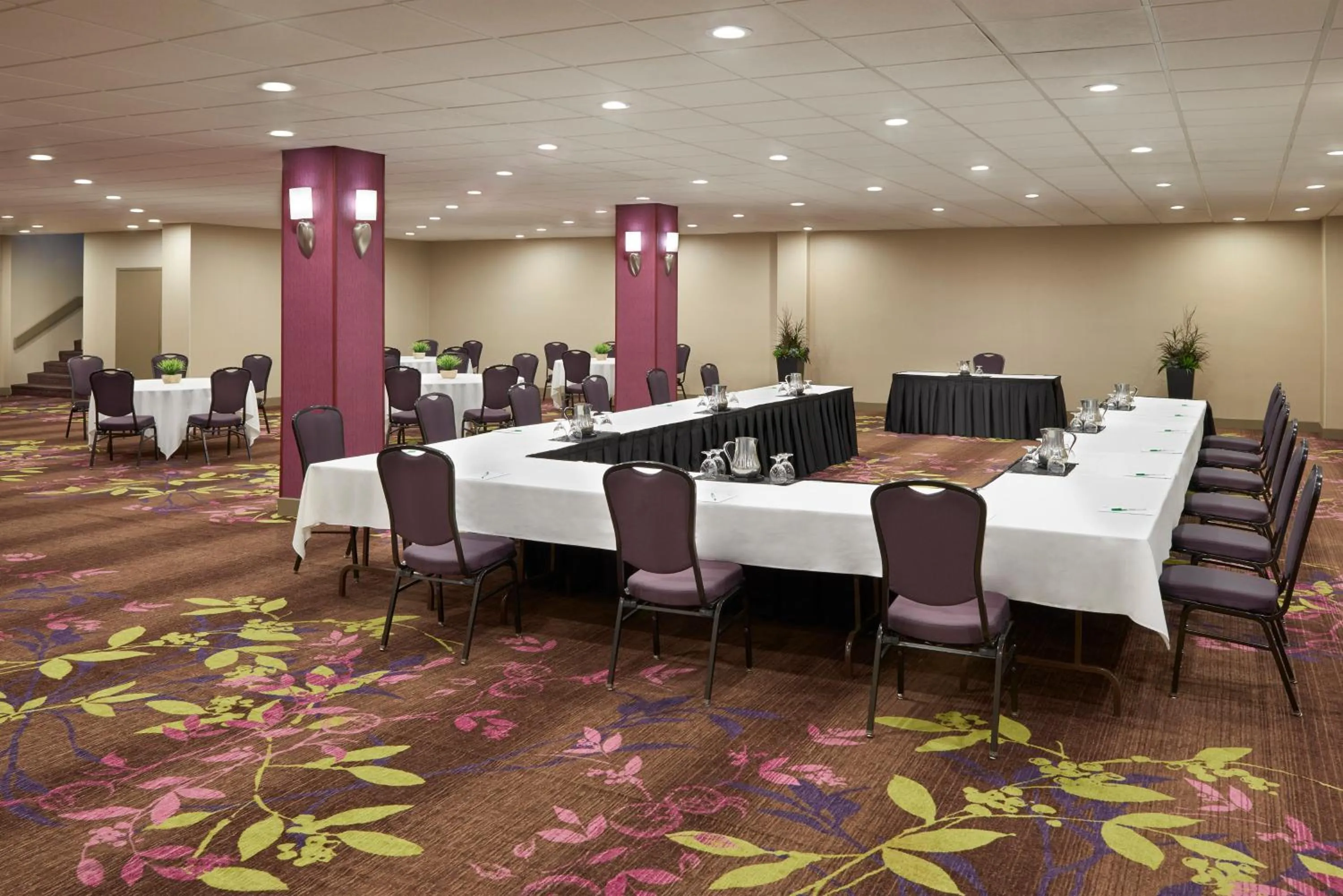 Meeting/conference room in Holiday Inn Toronto International Airport by IHG