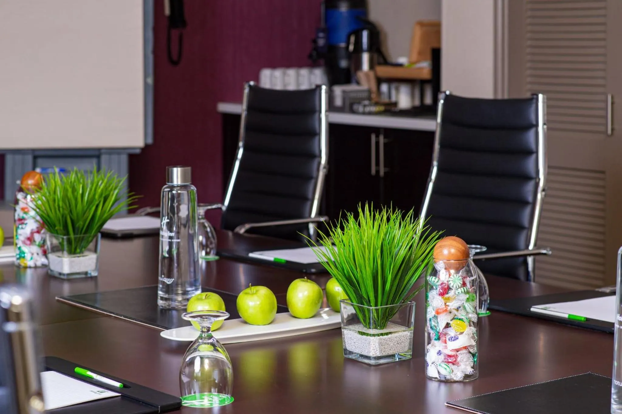 Meeting/conference room in Holiday Inn Toronto International Airport by IHG