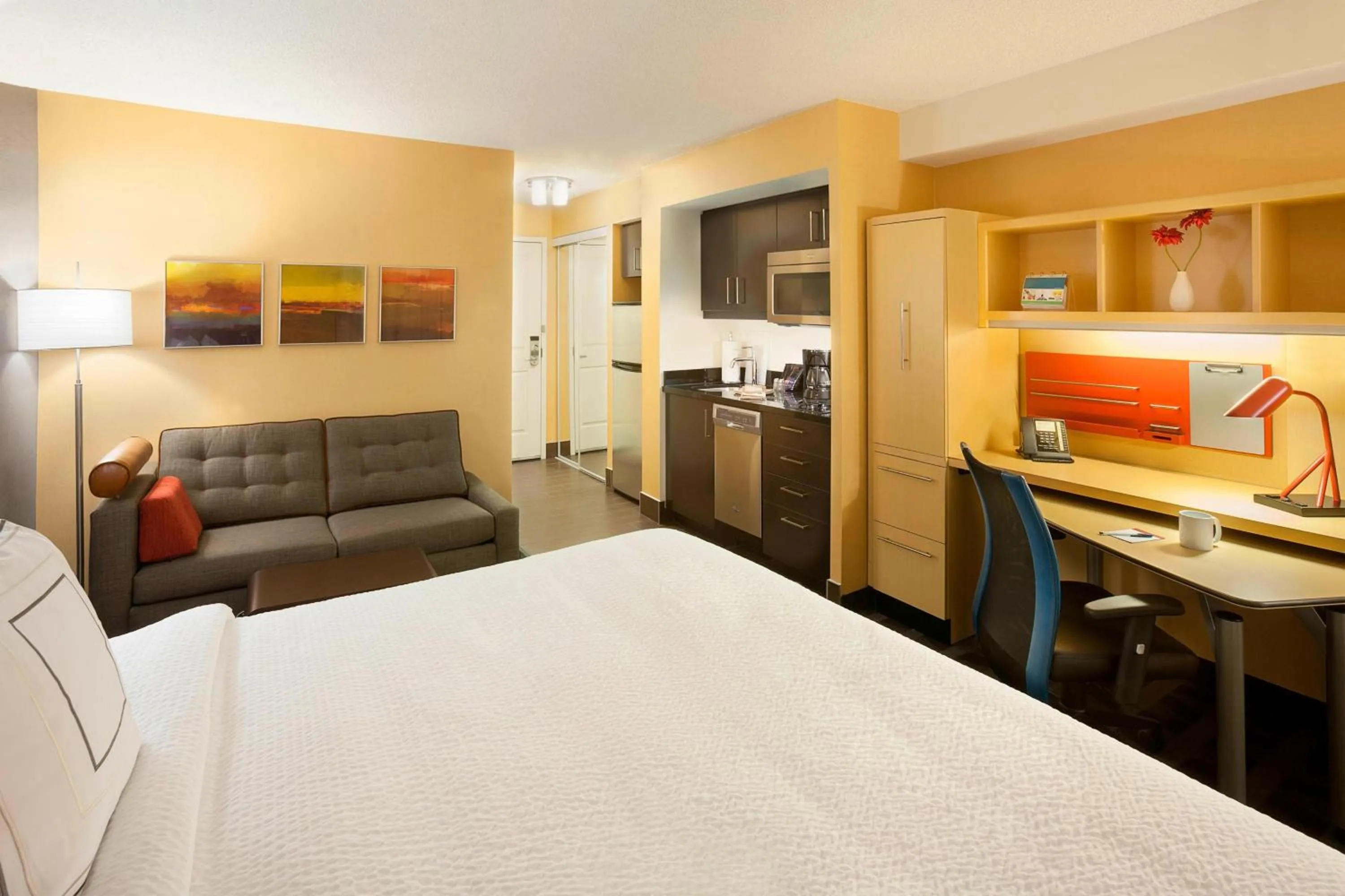 Bedroom, Bed in TownePlace Suites by Marriott Toronto Northeast/Markham