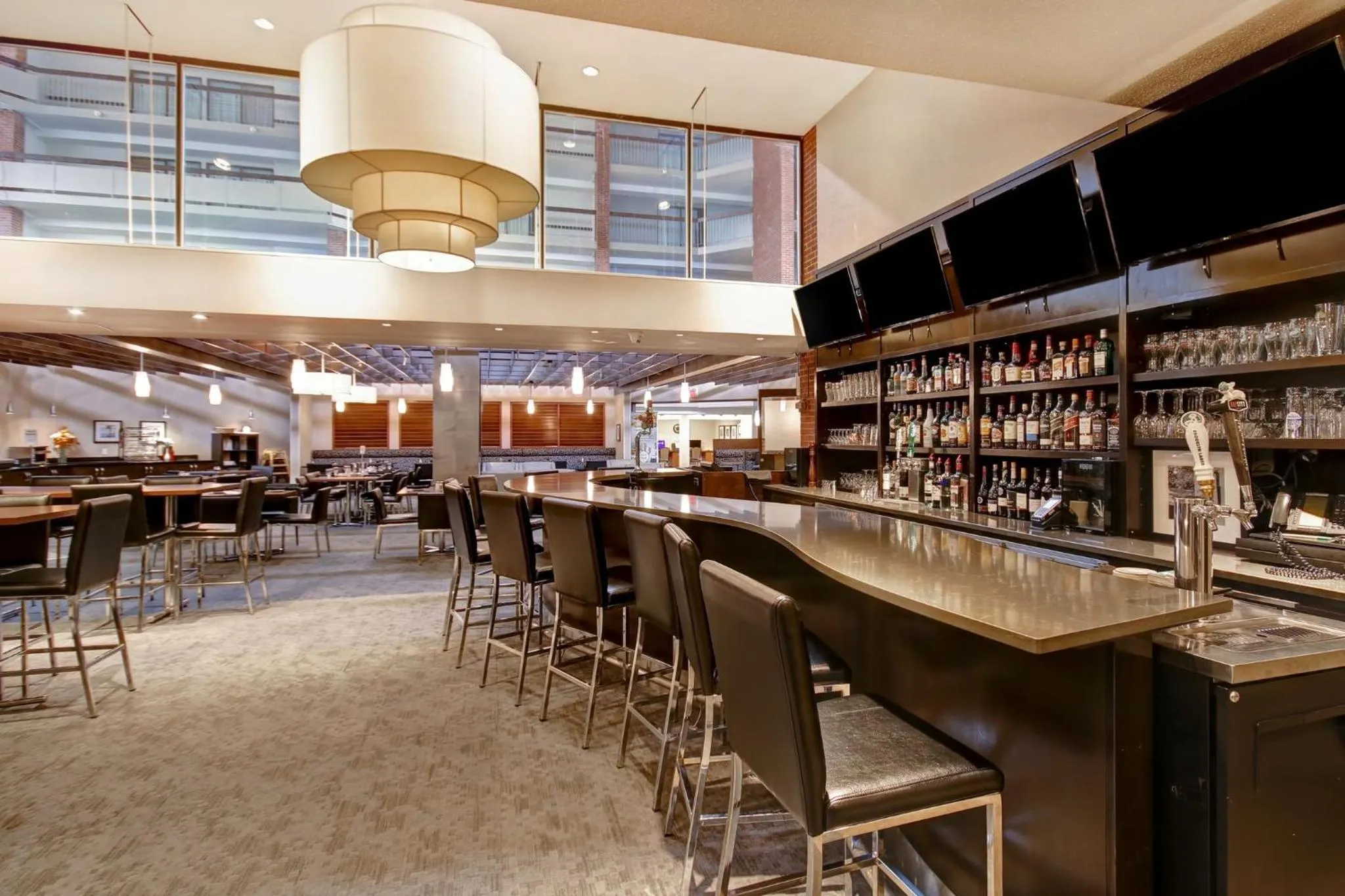 Lounge or bar in Holiday Inn Oakville Centre by IHG