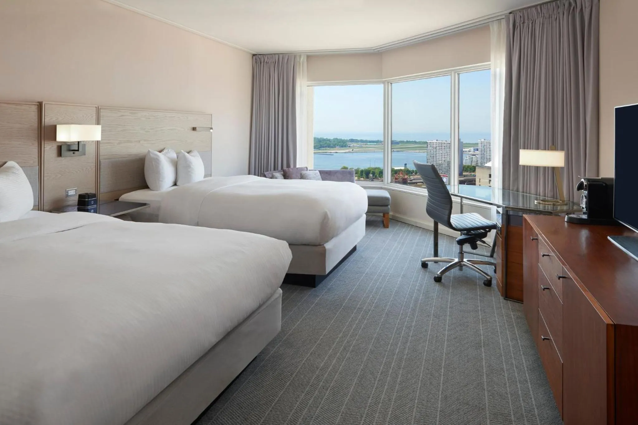 2 Queen Premium Lake Ontario View High Floor in InterContinental Toronto Centre by IHG
