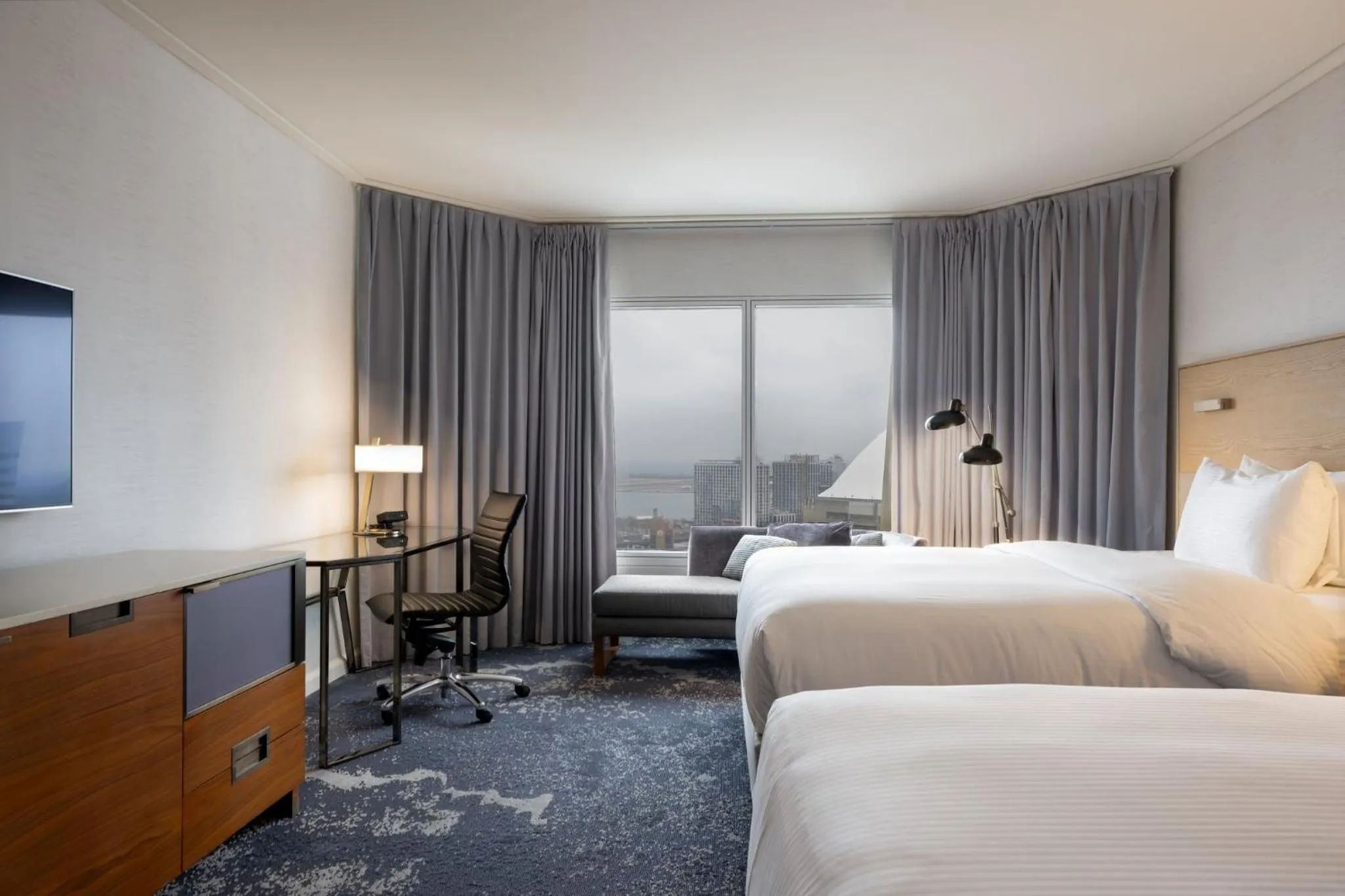 Photo of the whole room, Bed in InterContinental Toronto Centre by IHG