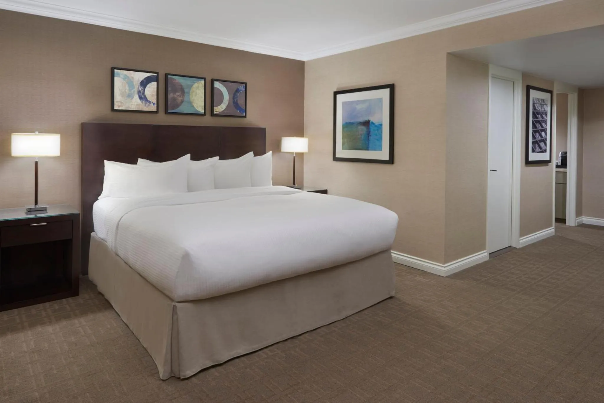 Photo of the whole room, Bed in InterContinental Toronto Centre by IHG