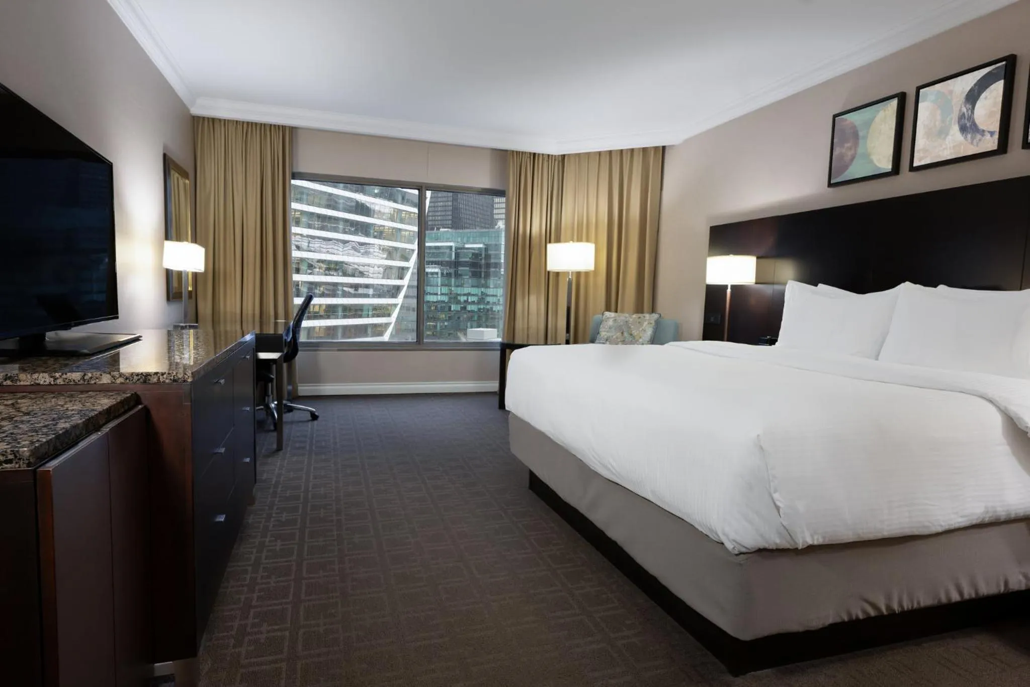 Photo of the whole room, Bed in InterContinental Toronto Centre by IHG