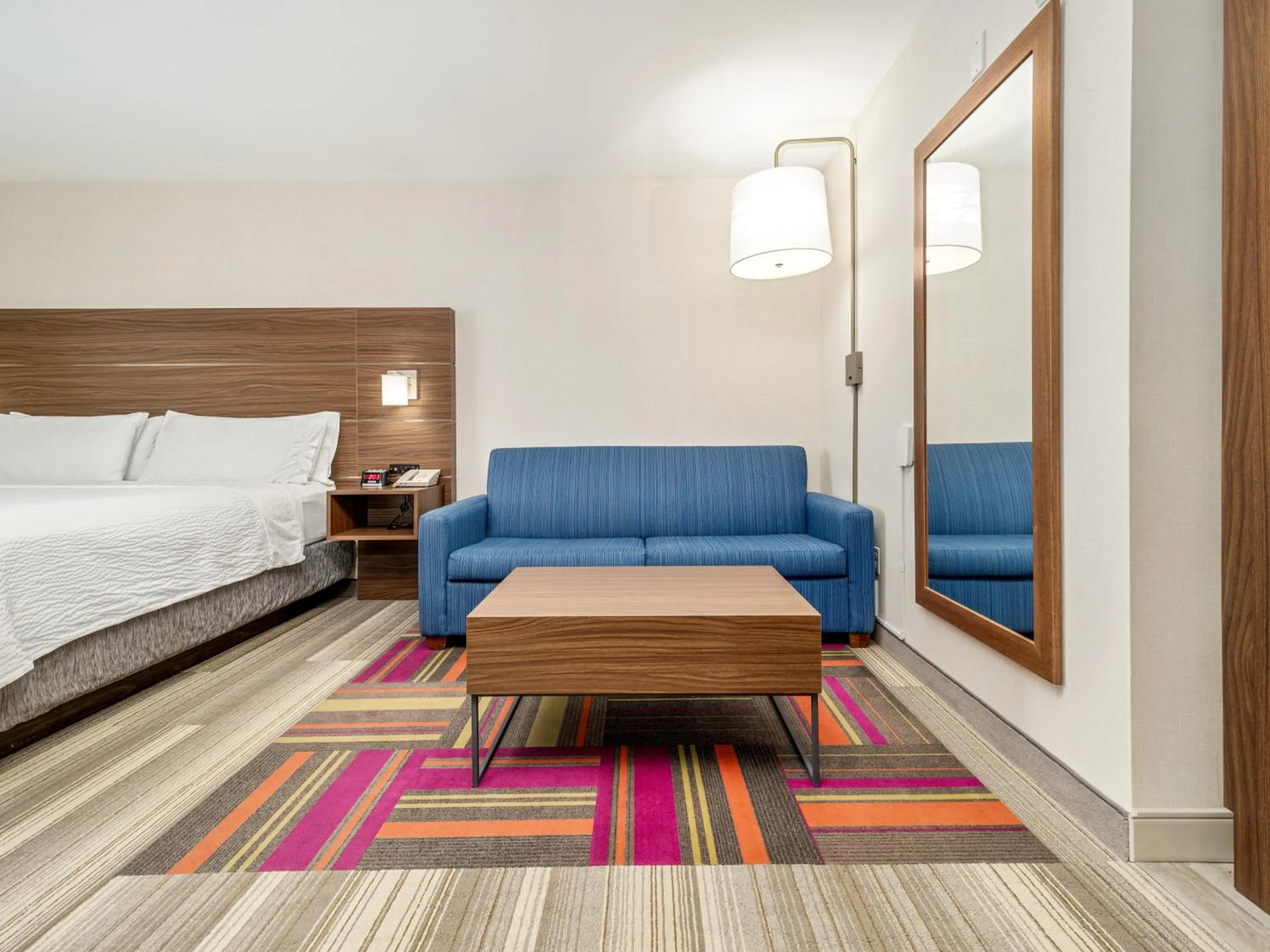 Photo of the whole room, Bed in Holiday Inn Express & Suites Medicine Hat by IHG