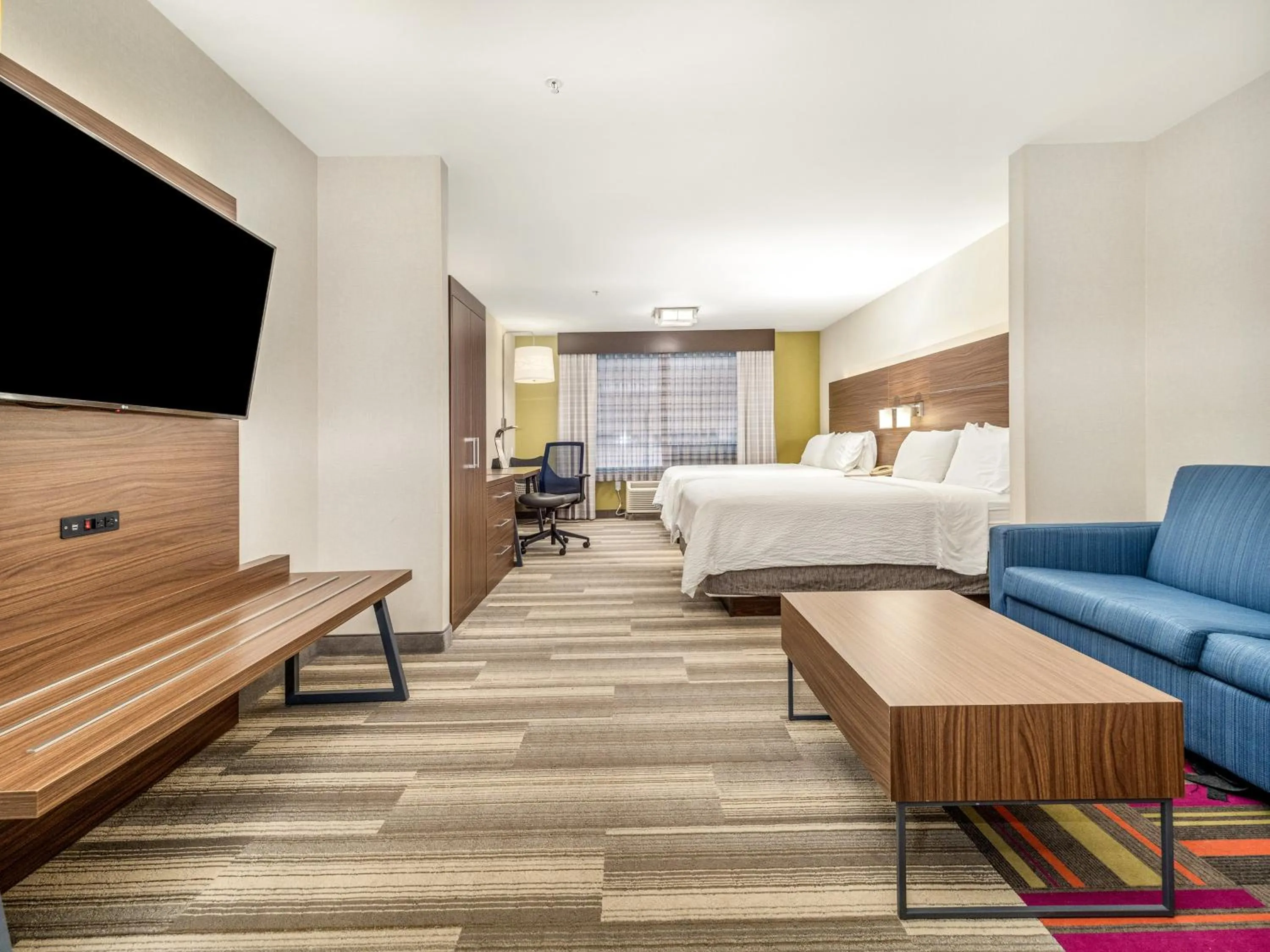 Photo of the whole room, Bed in Holiday Inn Express & Suites Medicine Hat by IHG