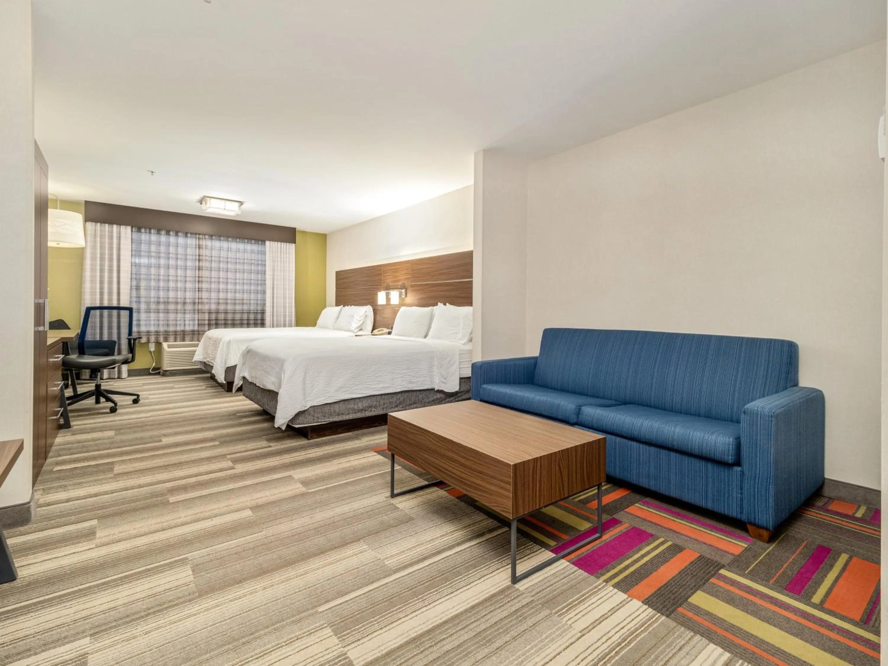 Photo of the whole room, Bed in Holiday Inn Express & Suites Medicine Hat by IHG